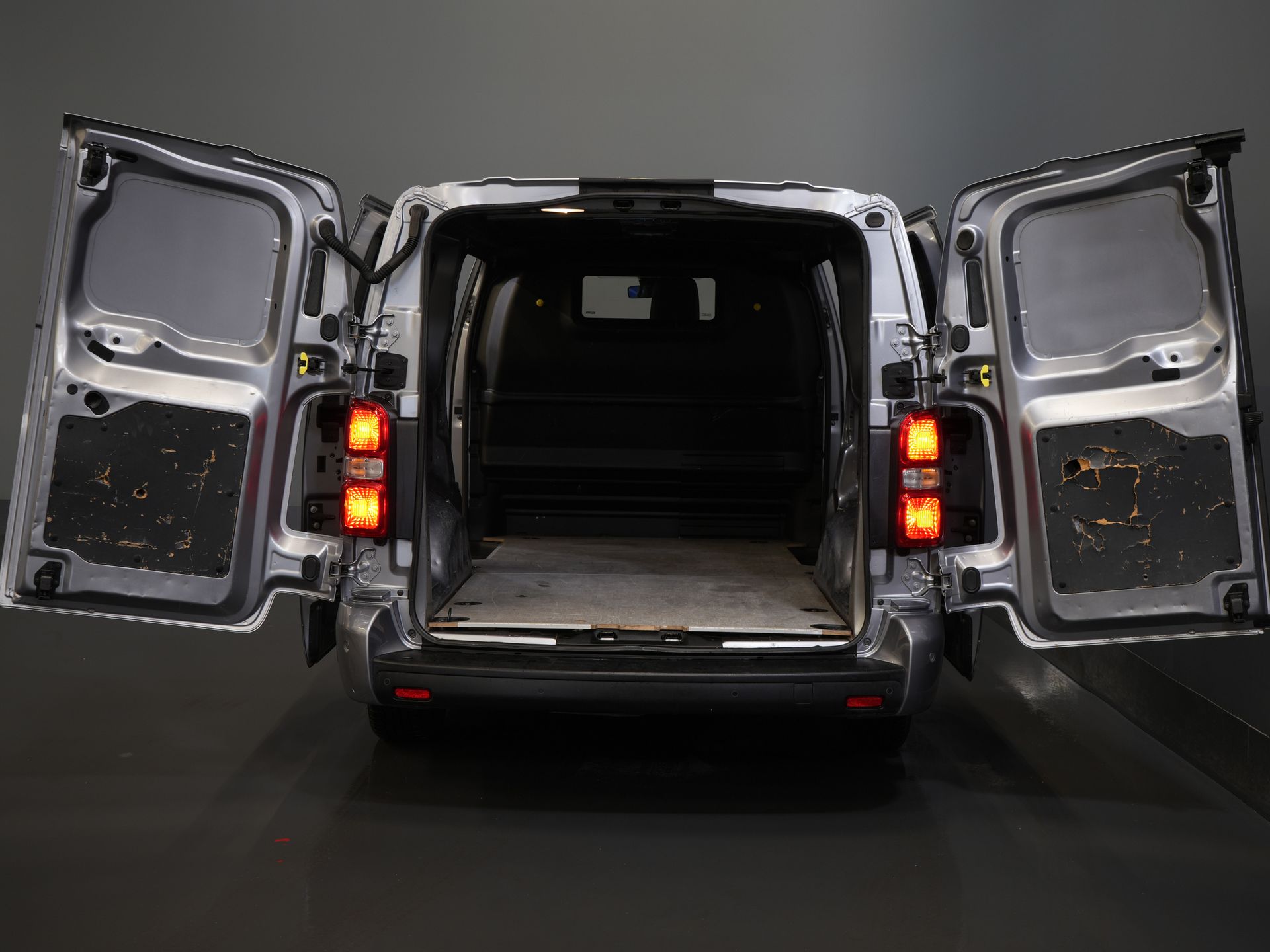 Toyota PROACE Electric Worker Fourgon 75 kWh 330 km WLTP L3 Chargeur rapide/ Xenon/ 2x Portes coulissantes/ Head-Up/ Chauffage auxiliaire/ Sièges chauffants/ Carplay/ Climatisation/ Caméra/ LMV