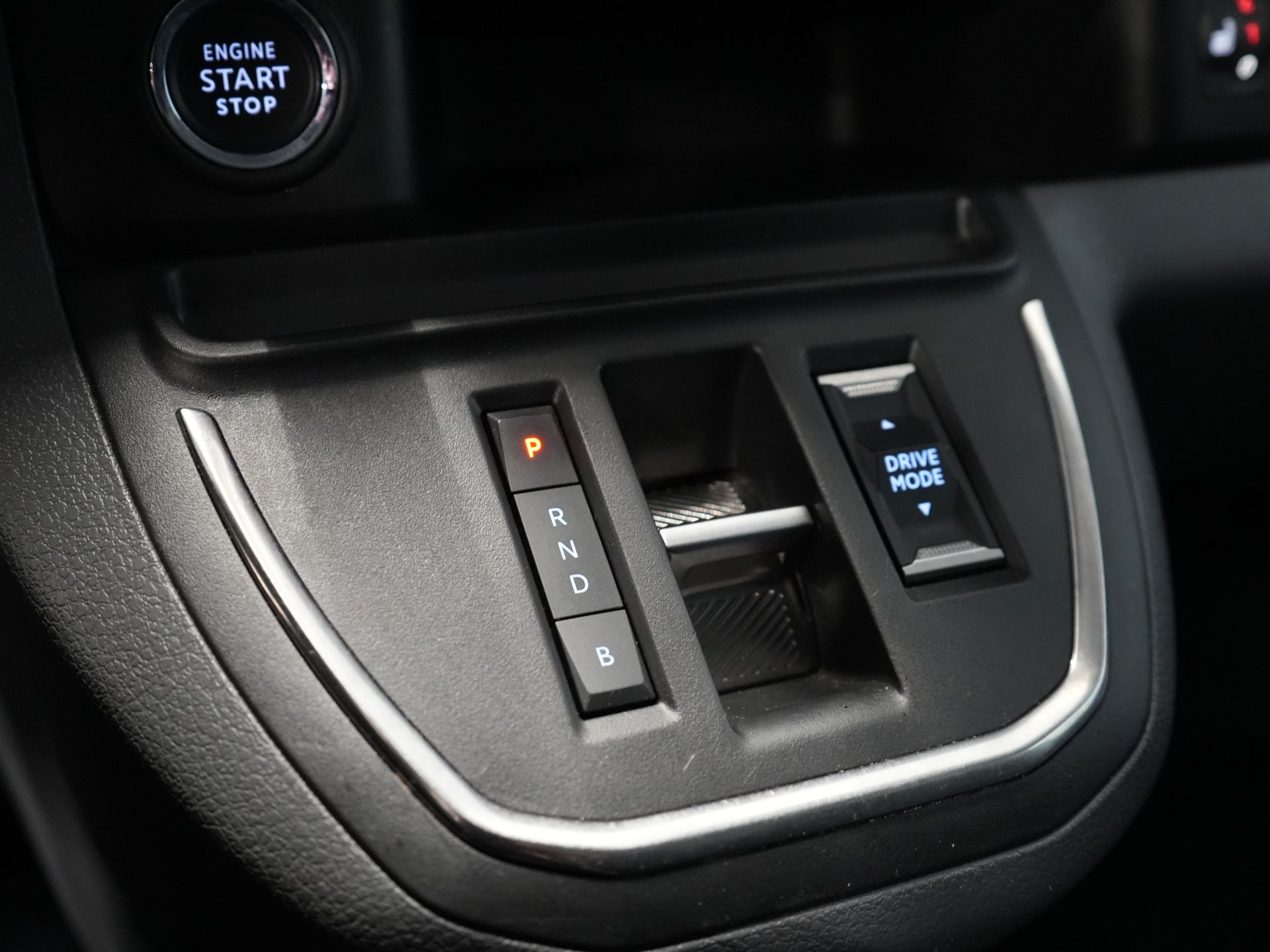 Toyota PROACE Electric Worker Fourgon 75 kWh 330 km WLTP L3 Chargeur rapide/ Xenon/ 2x Portes coulissantes/ Head-Up/ Chauffage auxiliaire/ Sièges chauffants/ Carplay/ Climatisation/ Caméra/ LMV