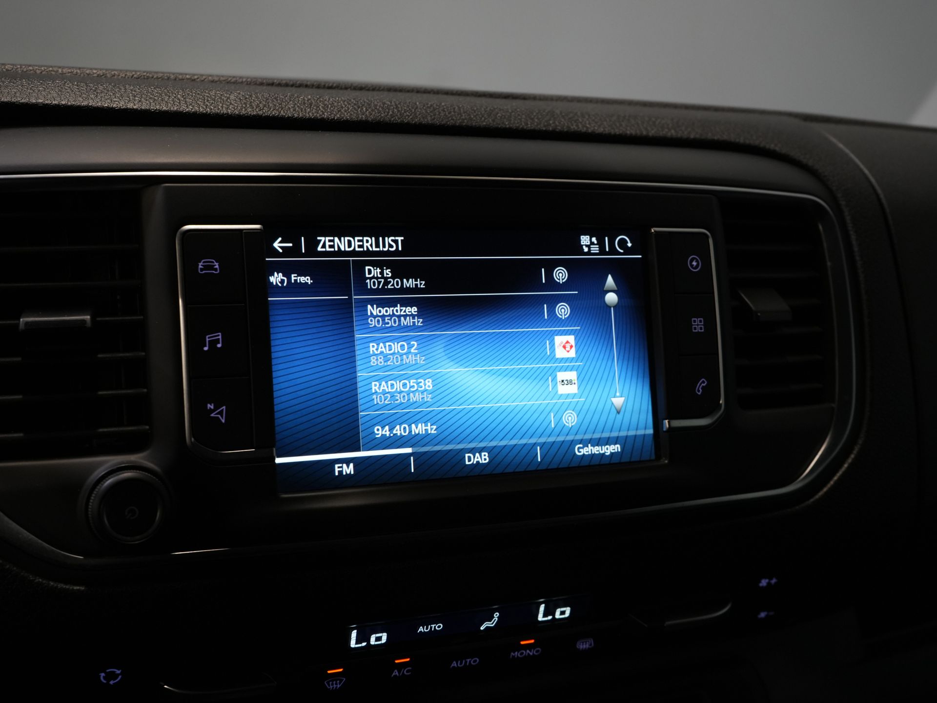 Toyota PROACE Electric Worker Fourgon 75 kWh 330 km WLTP L3 Chargeur rapide/ Xenon/ 2x Portes coulissantes/ Head-Up/ Chauffage auxiliaire/ Sièges chauffants/ Carplay/ Climatisation/ Caméra/ LMV