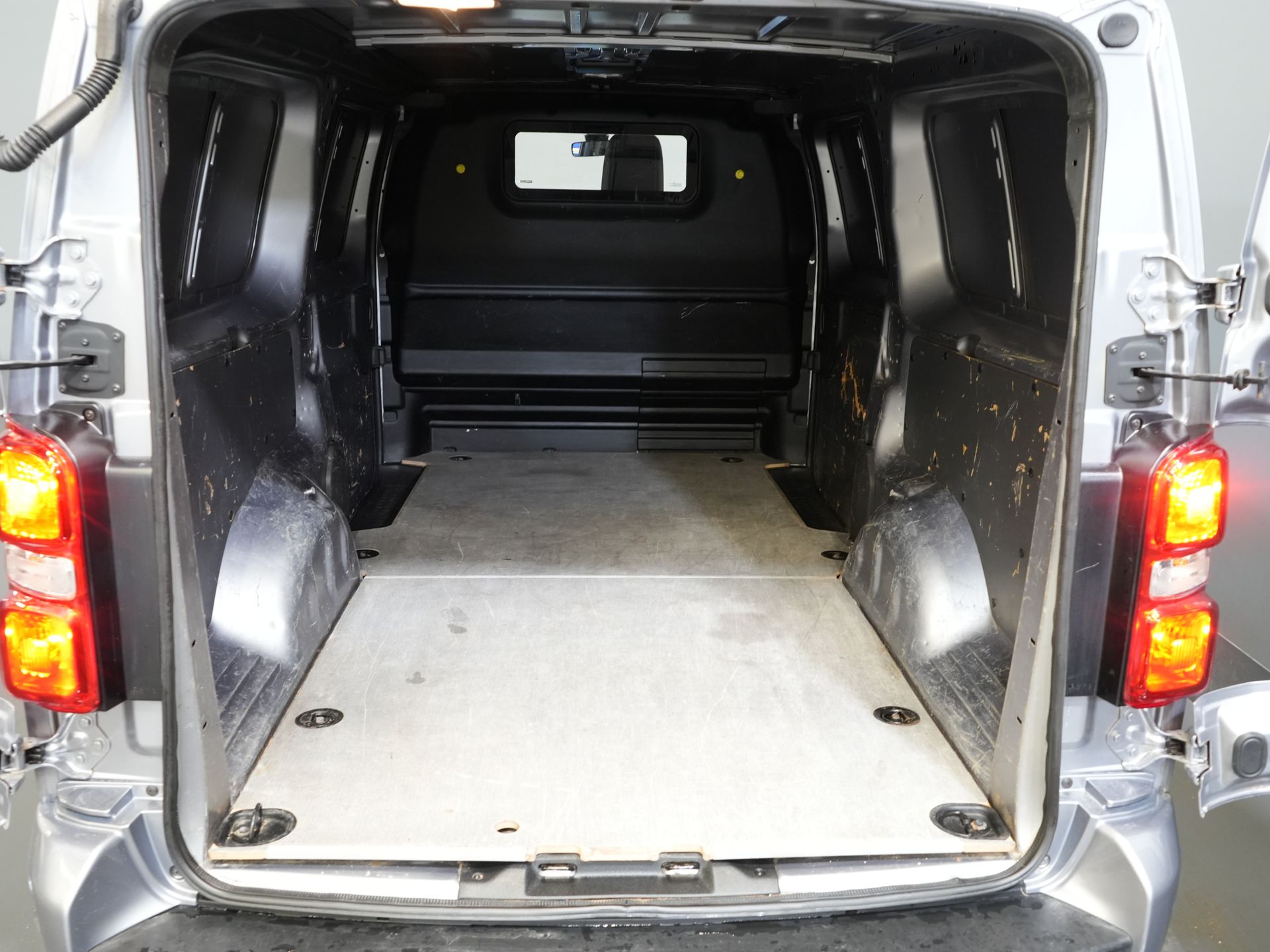 Toyota PROACE Electric Worker Fourgon 75 kWh 330 km WLTP L3 Chargeur rapide/ Xenon/ 2x Portes coulissantes/ Head-Up/ Chauffage auxiliaire/ Sièges chauffants/ Carplay/ Climatisation/ Caméra/ LMV