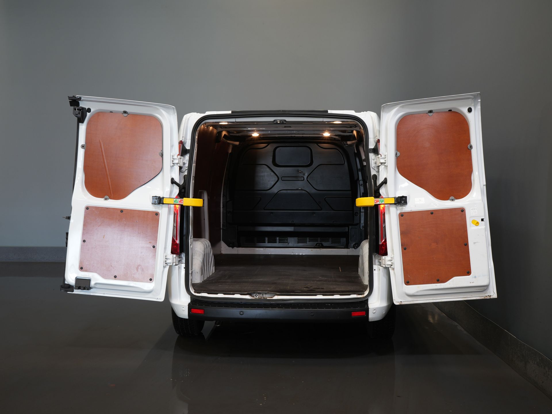 Ford Transit Custom Vans 2.0 TDCI L2 130 CP Trend 2.8t Remorcare M./ Cruise/ PDC V+A/ DAB/ Airco