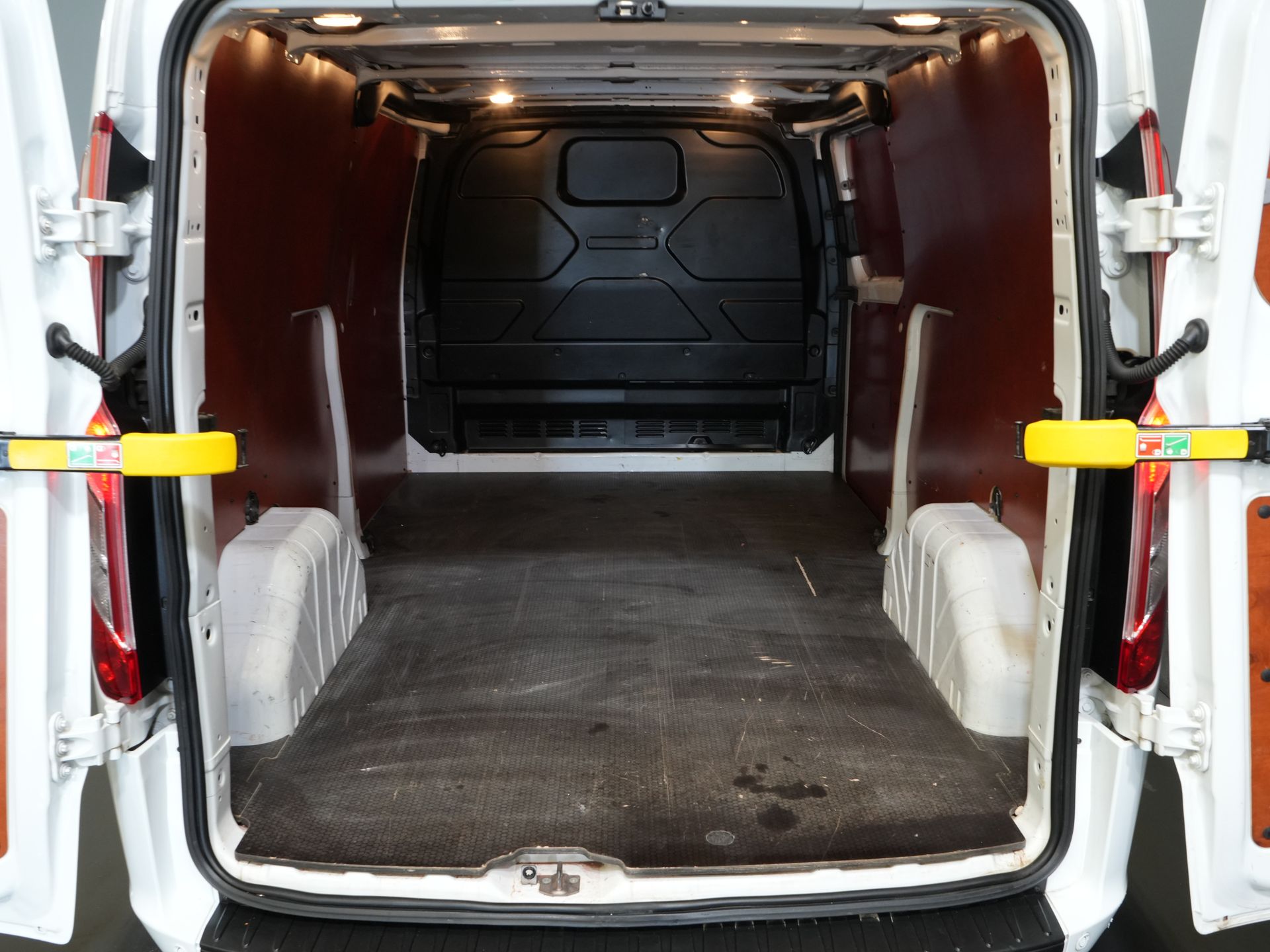 Ford Transit Custom Vans 2.0 TDCI L2 130 CP Trend 2.8t Remorcare M./ Cruise/ PDC V+A/ DAB/ Airco