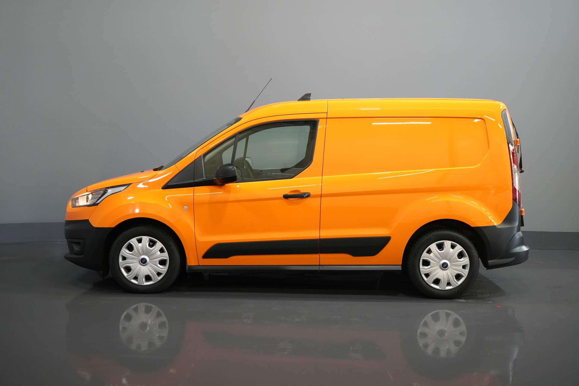 Ford Transit Connect Bestelbus 1.5 TDCI Trend Standkachel/ Stoelverw./ Airco/ Trekhaak