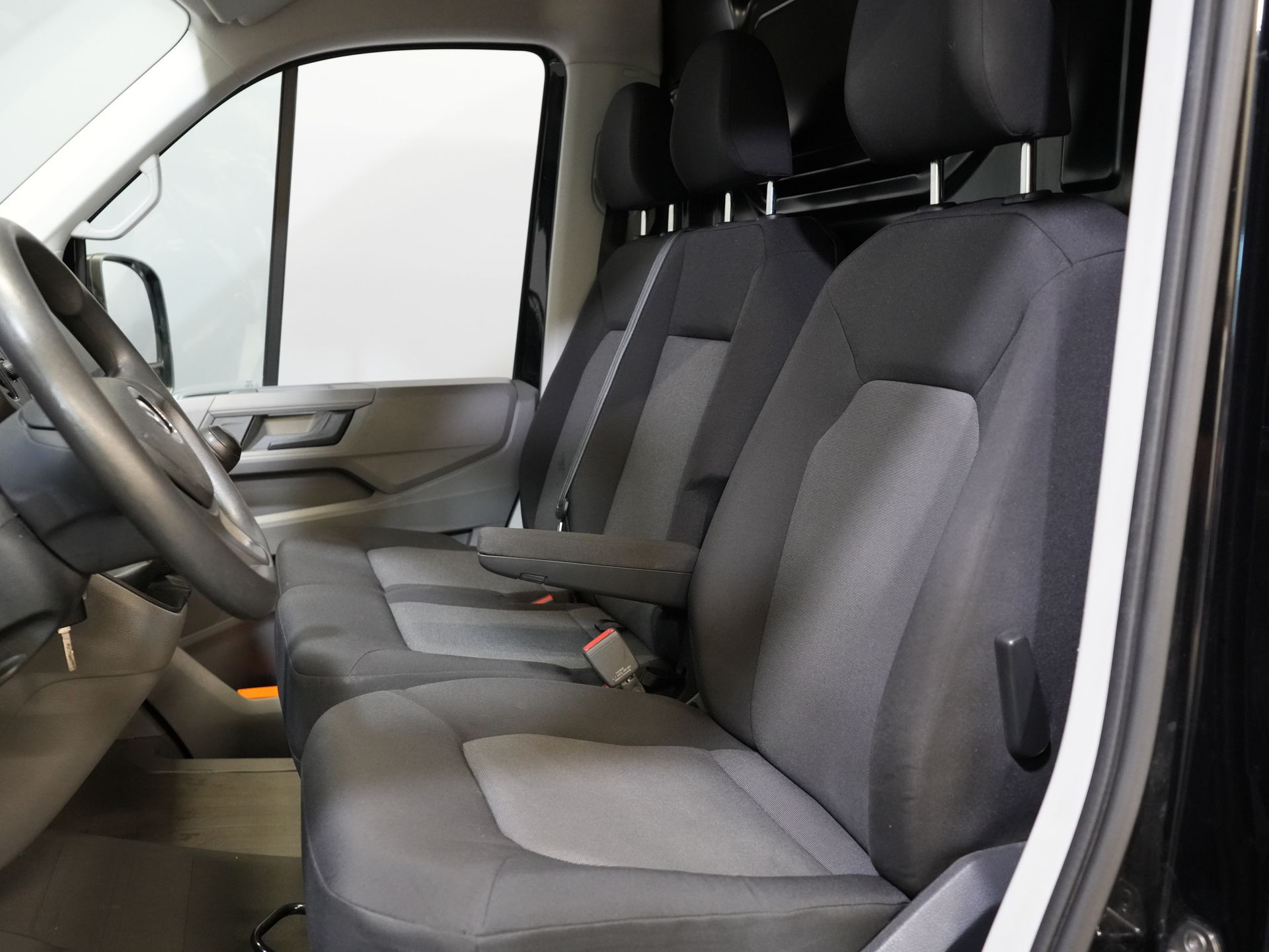 Volkswagen Crafter Bestelbus 35 2.0 TDI 140 pk L4H3 BPM VRIJ! Carplay/ 3 Pers./ PDC/ Airco