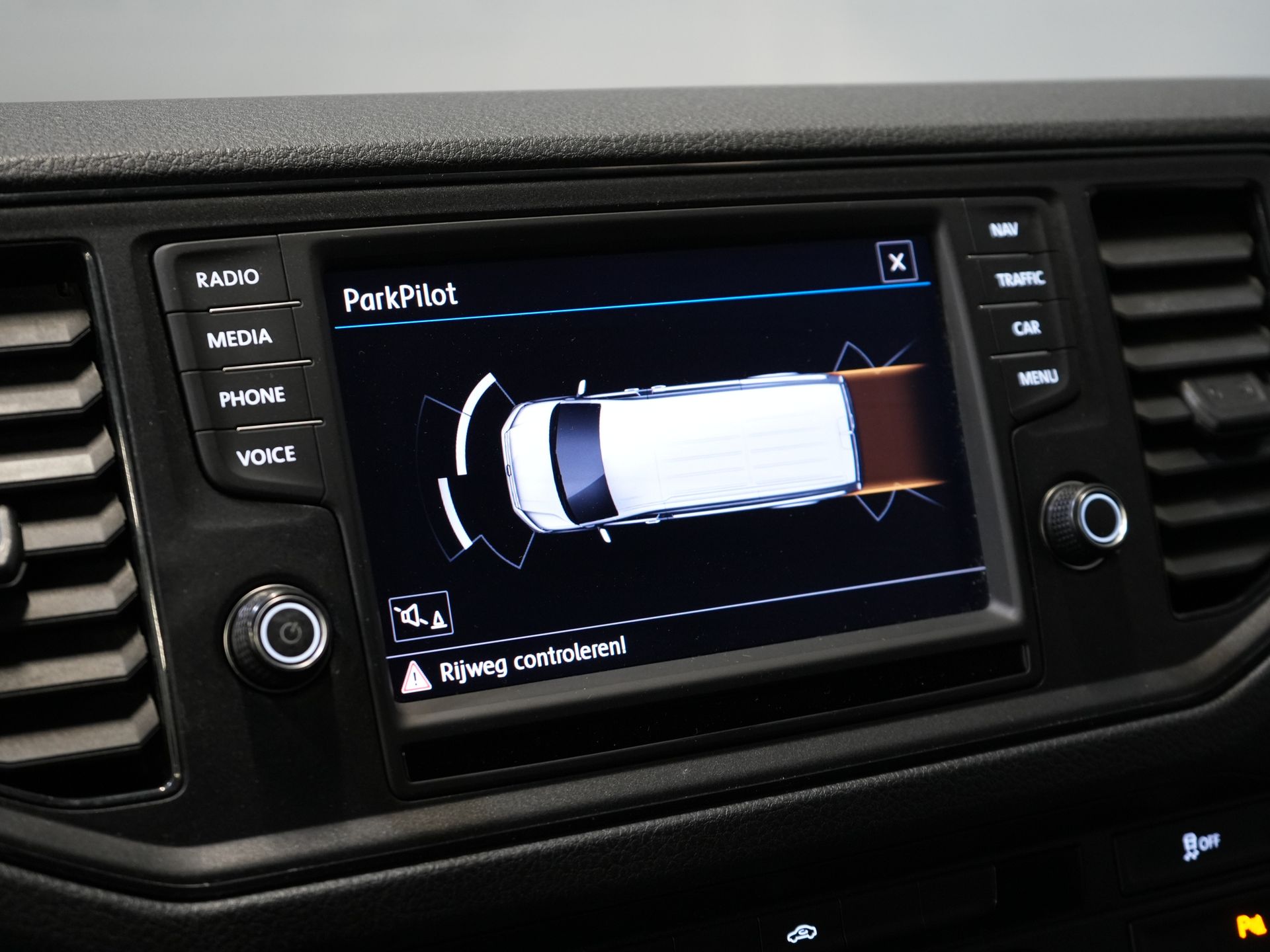 Volkswagen Crafter Bestelbus 35 2.0 TDI 140 pk L4H3 BPM VRIJ! Carplay/ 3 Pers./ PDC/ Airco