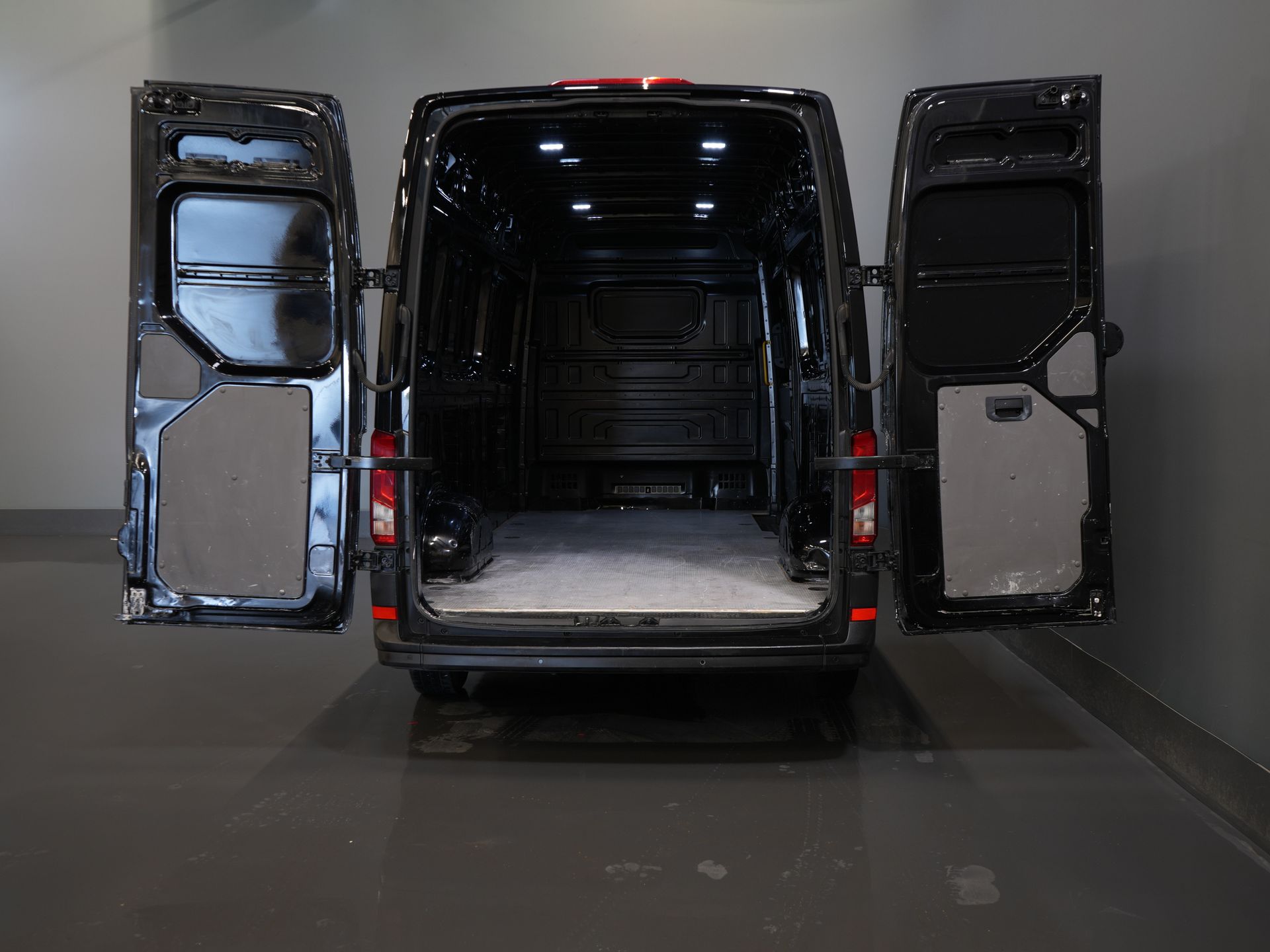 Volkswagen Crafter Bestelbus 35 2.0 TDI 140 pk L4H3 BPM VRIJ! Carplay/ 3 Pers./ PDC/ Airco