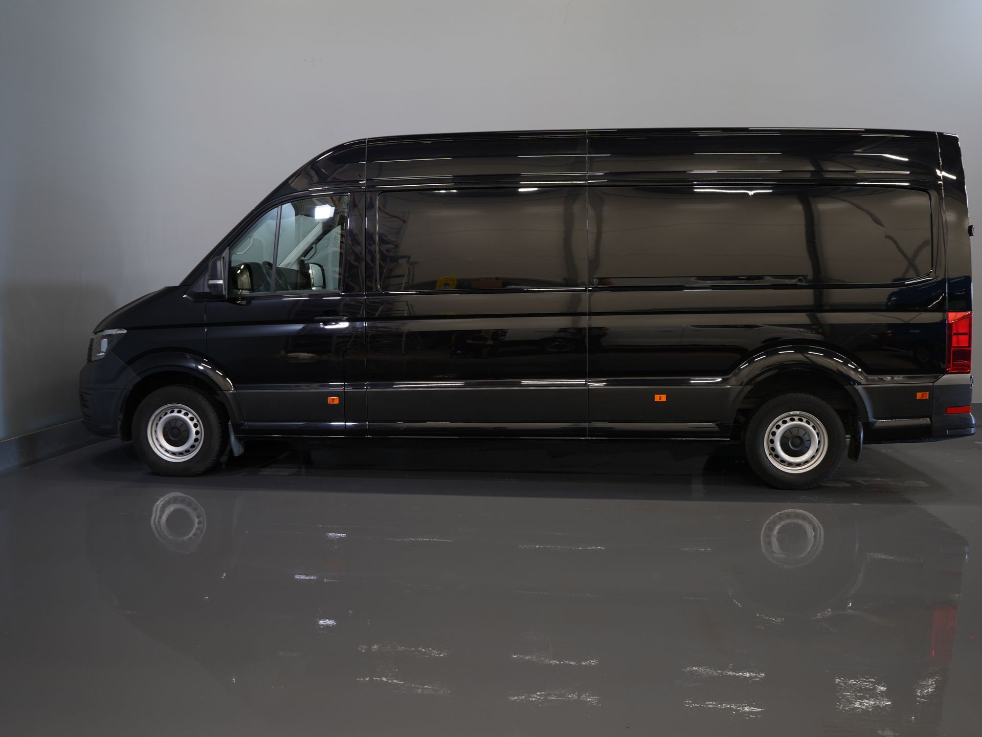 Volkswagen Crafter Bestelbus 35 2.0 TDI 140 pk L4H3 BPM VRIJ! Carplay/ 3 Pers./ PDC/ Airco