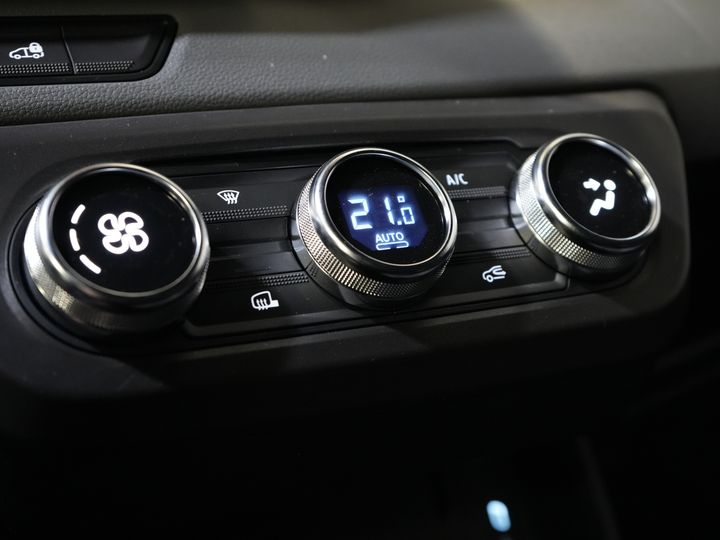 Renault Master Van T35 2.0 dCi 130 CP L2H2 Advance BPM FREE! LED/ Dispozitiv de remorcare 2.5t/ Navi/ Carplay/ Cameră/ Climă/ PDC/ Cruise/ Cârlig de remorcare