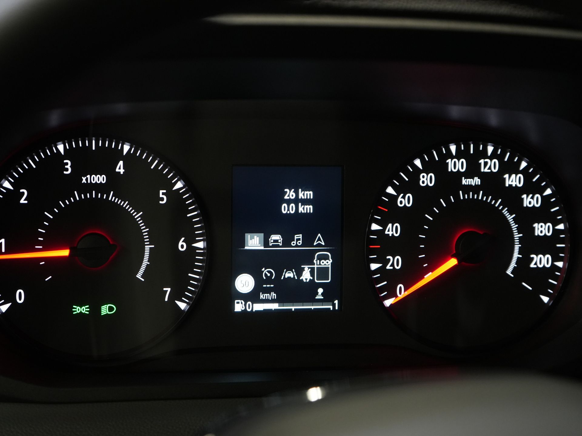 Renault Master Van T35 2.0 dCi 130 CP L2H2 Advance BPM FREE! LED/ Dispozitiv de remorcare 2.5t/ Navi/ Carplay/ Cameră/ Climă/ PDC/ Cruise/ Cârlig de remorcare