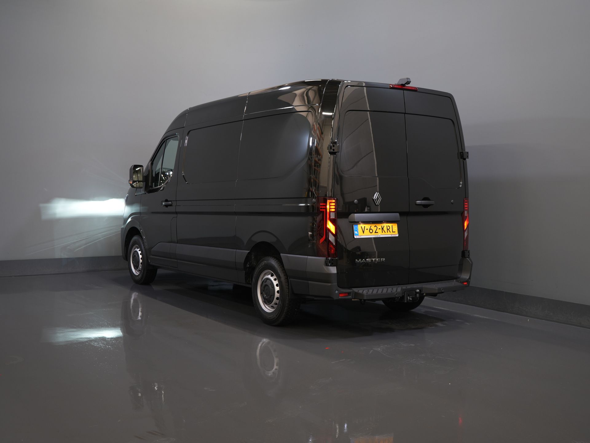 Renault Master Van T35 2.0 dCi 130 CP L2H2 Advance BPM FREE! LED/ Dispozitiv de remorcare 2.5t/ Navi/ Carplay/ Cameră/ Climă/ PDC/ Cruise/ Cârlig de remorcare