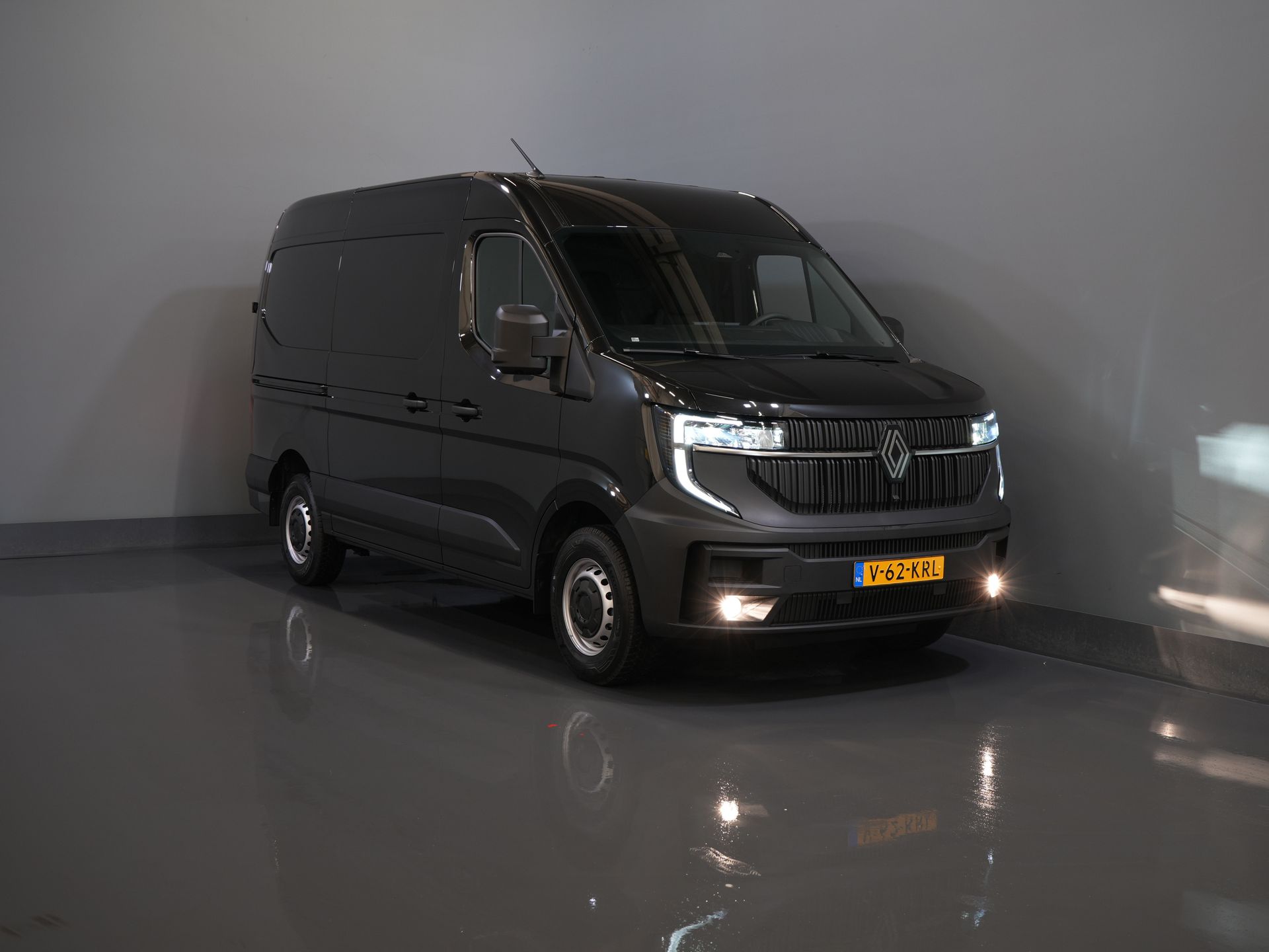 Renault Master Van T35 2.0 dCi 130 CP L2H2 Advance BPM FREE! LED/ Dispozitiv de remorcare 2.5t/ Navi/ Carplay/ Cameră/ Climă/ PDC/ Cruise/ Cârlig de remorcare