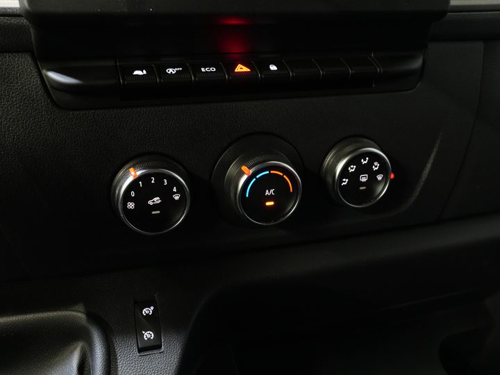 Renault Master Bakwagen T35 2.3 dCi 165 pk BPM Vrij! Bakwagen 420x215x233 Laadklep/ Zijdeur/ Meubelbak/ Spoiler/ Cruise/ Airco