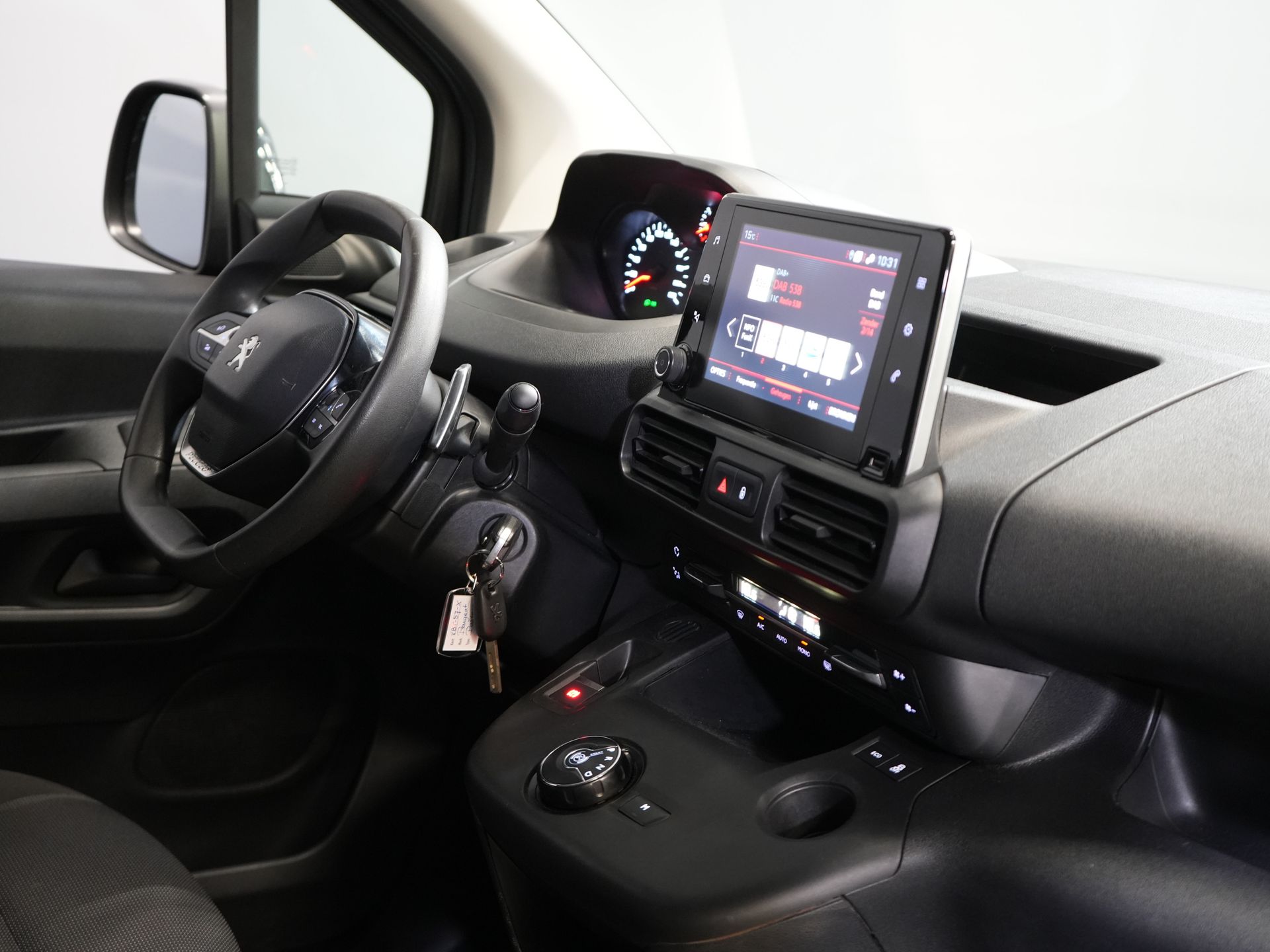 Peugeot Partner Van 1.5 HDI 130 к.с. Авт. L2 BPM БЕЗКОШТОВНО! Багажник на даху/ 3перс./ Carplay/ Камера/ Клімат/ PDC/ LMV/ Круїз/ Фаркоп