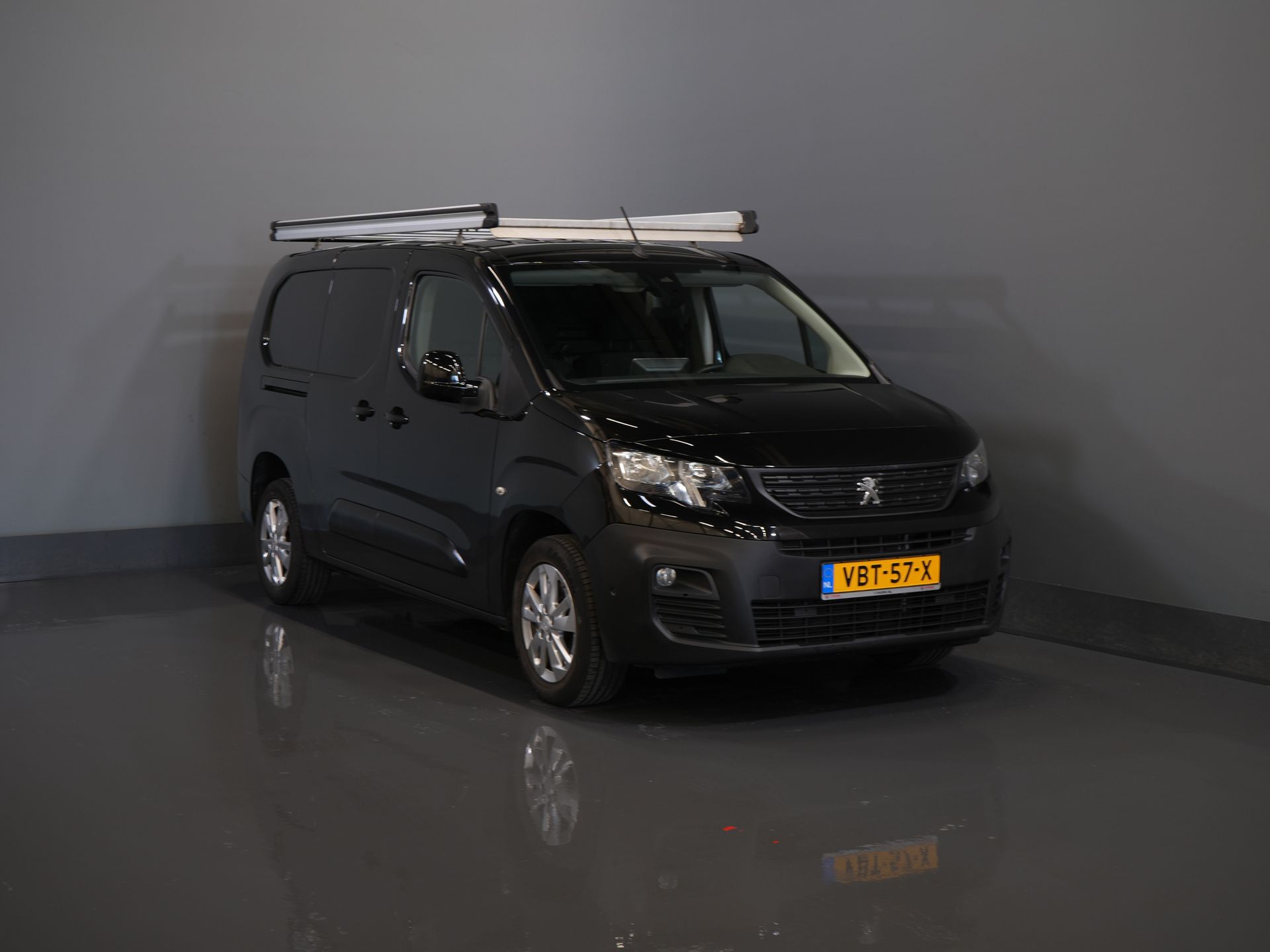 Peugeot Partner Van 1.5 HDI 130 к.с. Авт. L2 BPM БЕЗКОШТОВНО! Багажник на даху/ 3перс./ Carplay/ Камера/ Клімат/ PDC/ LMV/ Круїз/ Фаркоп