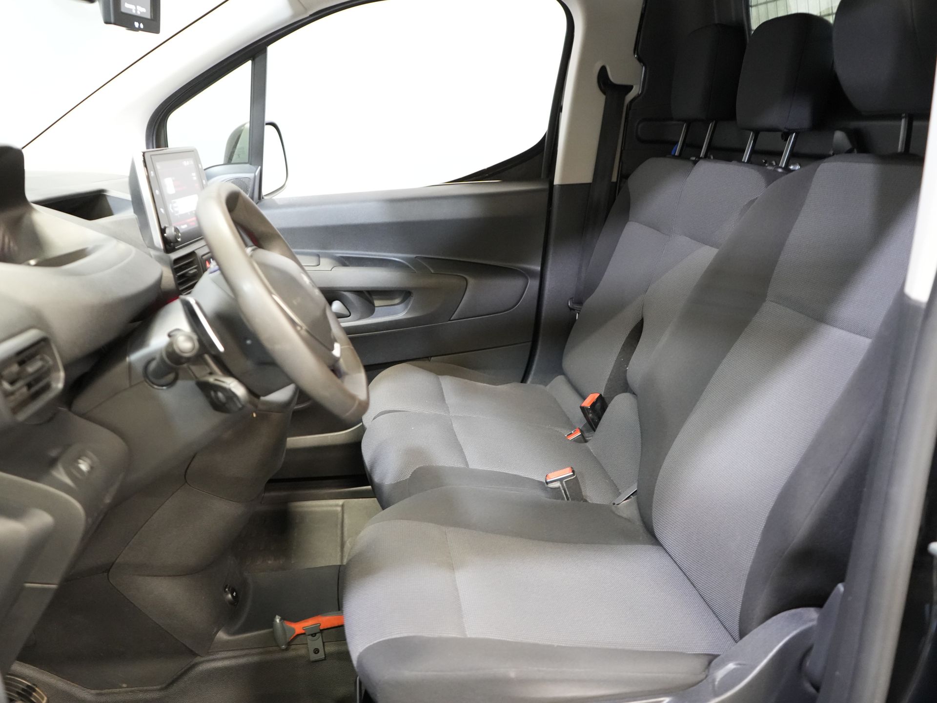 Peugeot Partner Van 1.5 HDI 130 к.с. Авт. L2 BPM БЕЗКОШТОВНО! Багажник на даху/ 3перс./ Carplay/ Камера/ Клімат/ PDC/ LMV/ Круїз/ Фаркоп