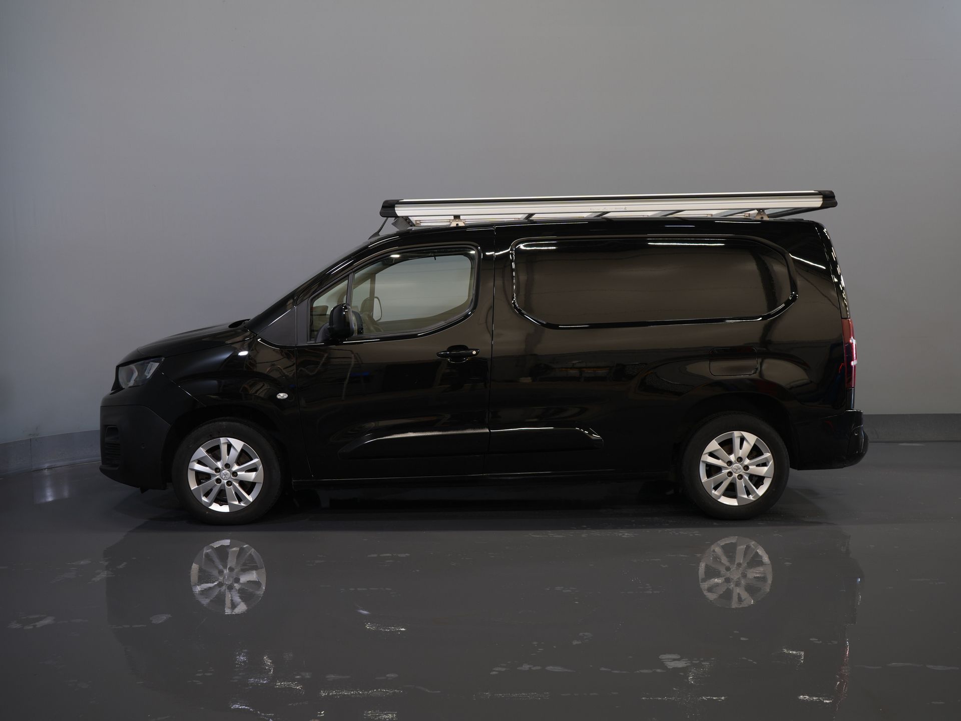 Peugeot Partner Van 1.5 HDI 130 к.с. Авт. L2 BPM БЕЗКОШТОВНО! Багажник на даху/ 3перс./ Carplay/ Камера/ Клімат/ PDC/ LMV/ Круїз/ Фаркоп