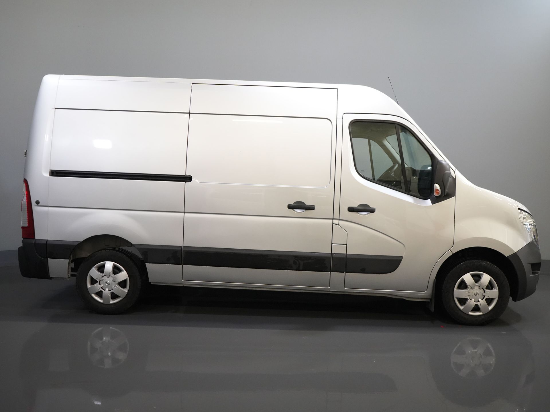Nissan NV400 Van 35 2.3 dCi 136 к.с. L2H2 2x Зсувні двері/ Клімат/ Навігація/ Круїз/ Камера/ PDC/ Буксирний гак