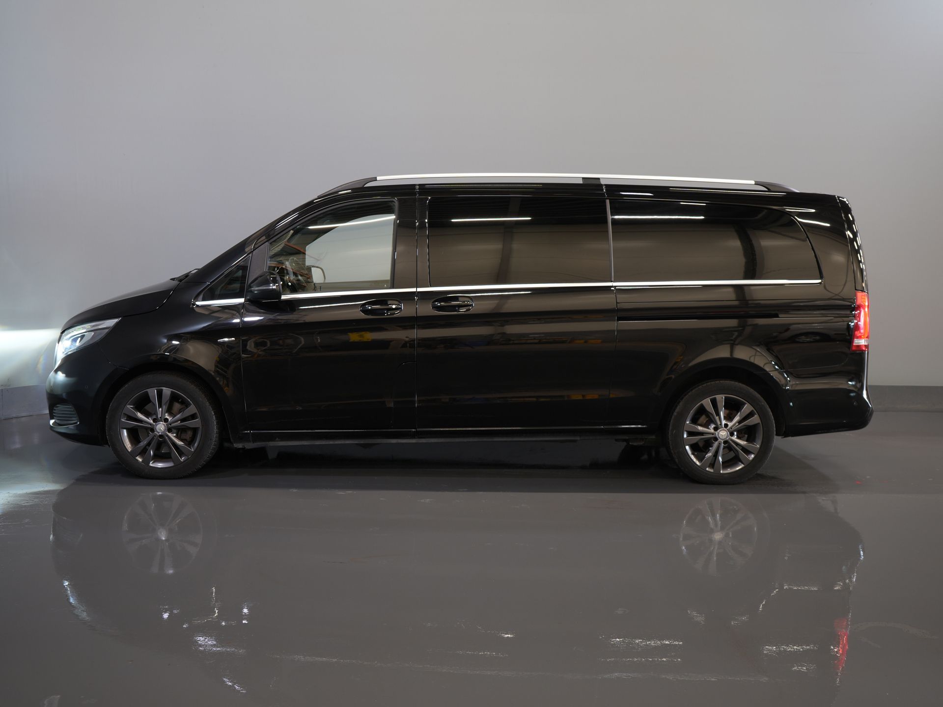 Mercedes-Benz V-Klasse Bestelbus 250d XL L3 Avantgarde DC Dubbel Cabine BPM VRIJ! LED/ Leder/ Climate/ 2xSchuifdeur/ Standkachel/ Stoelverw/ Navi/ Elek.Klep/ Cam