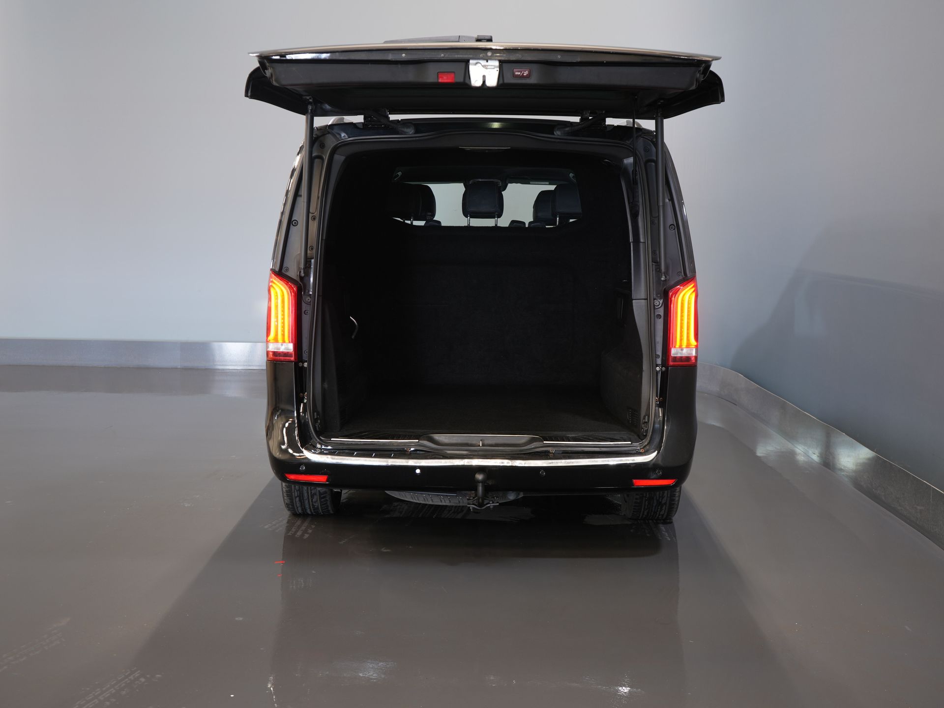 Mercedes-Benz V-Klasse Bestelbus 250d XL L3 Avantgarde DC Dubbel Cabine BPM VRIJ! LED/ Leder/ Climate/ 2xSchuifdeur/ Standkachel/ Stoelverw/ Navi/ Elek.Klep/ Cam