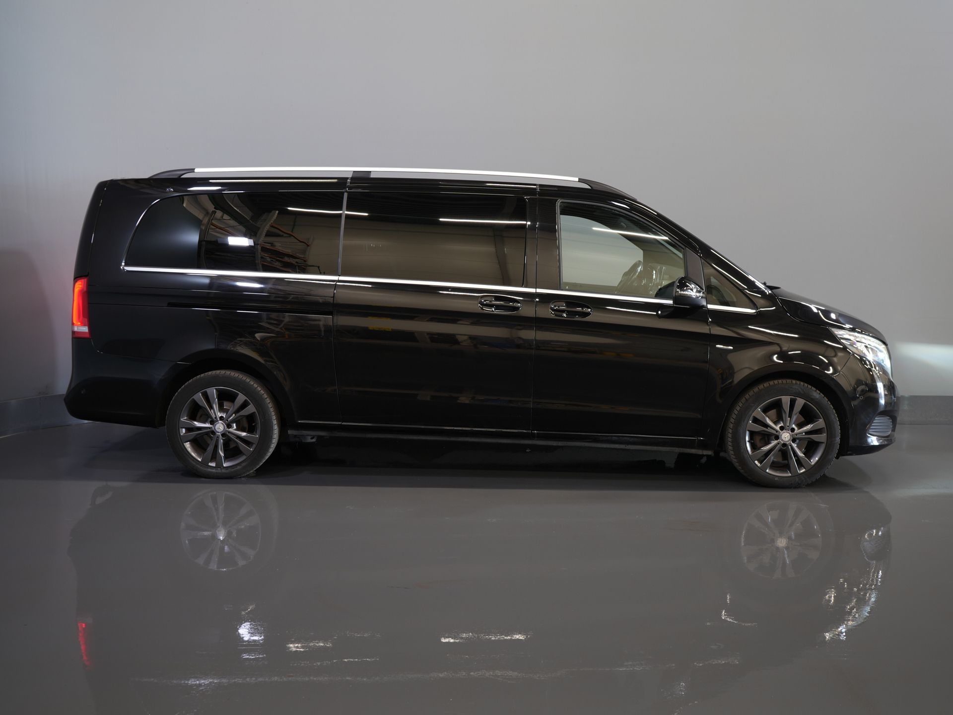 Mercedes-Benz V-Klasse Bestelbus 250d XL L3 Avantgarde DC Dubbel Cabine BPM VRIJ! LED/ Leder/ Climate/ 2xSchuifdeur/ Standkachel/ Stoelverw/ Navi/ Elek.Klep/ Cam