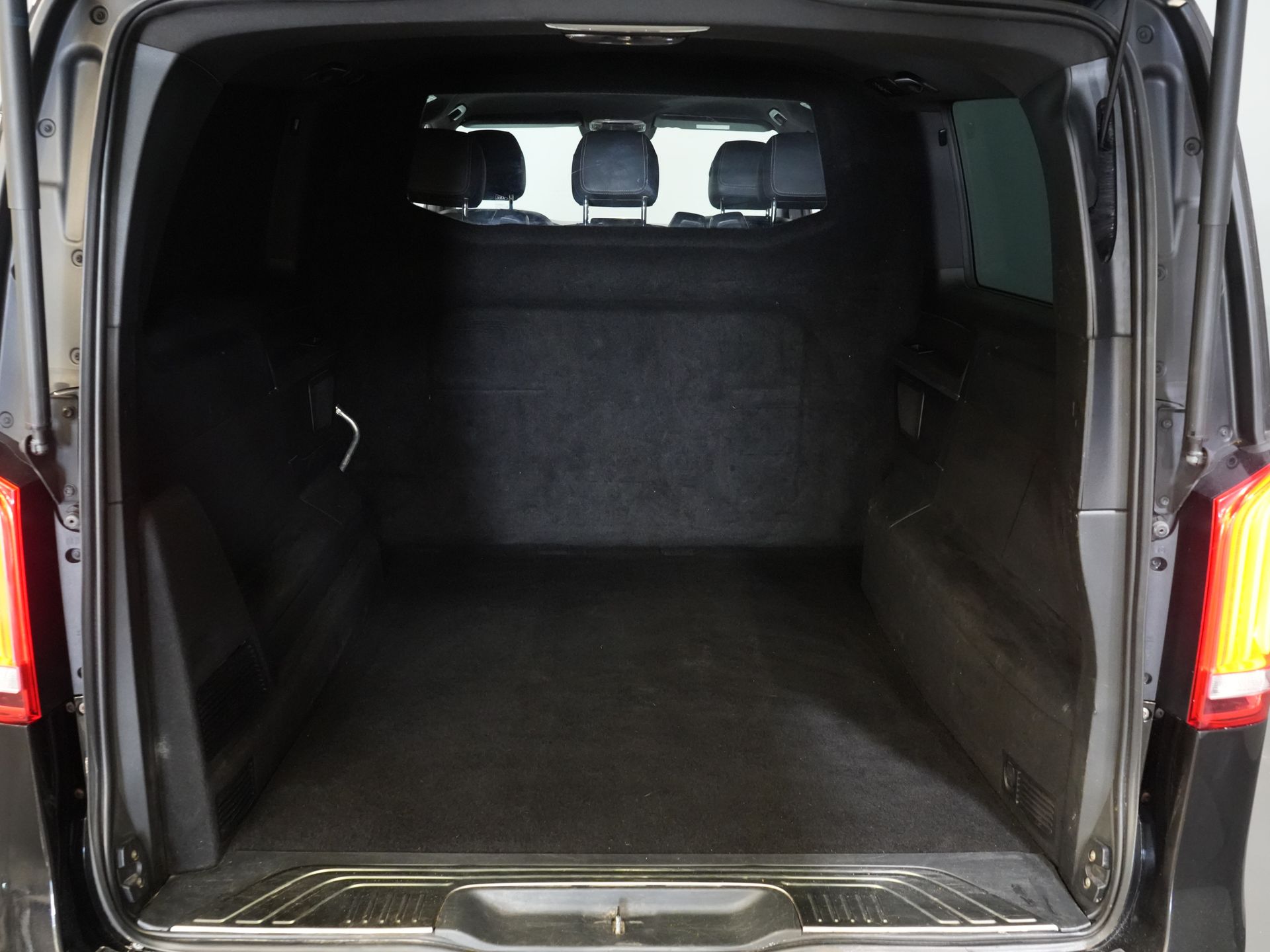 Mercedes-Benz V-Klasse Bestelbus 250d XL L3 Avantgarde DC Dubbel Cabine BPM VRIJ! LED/ Leder/ Climate/ 2xSchuifdeur/ Standkachel/ Stoelverw/ Navi/ Elek.Klep/ Cam