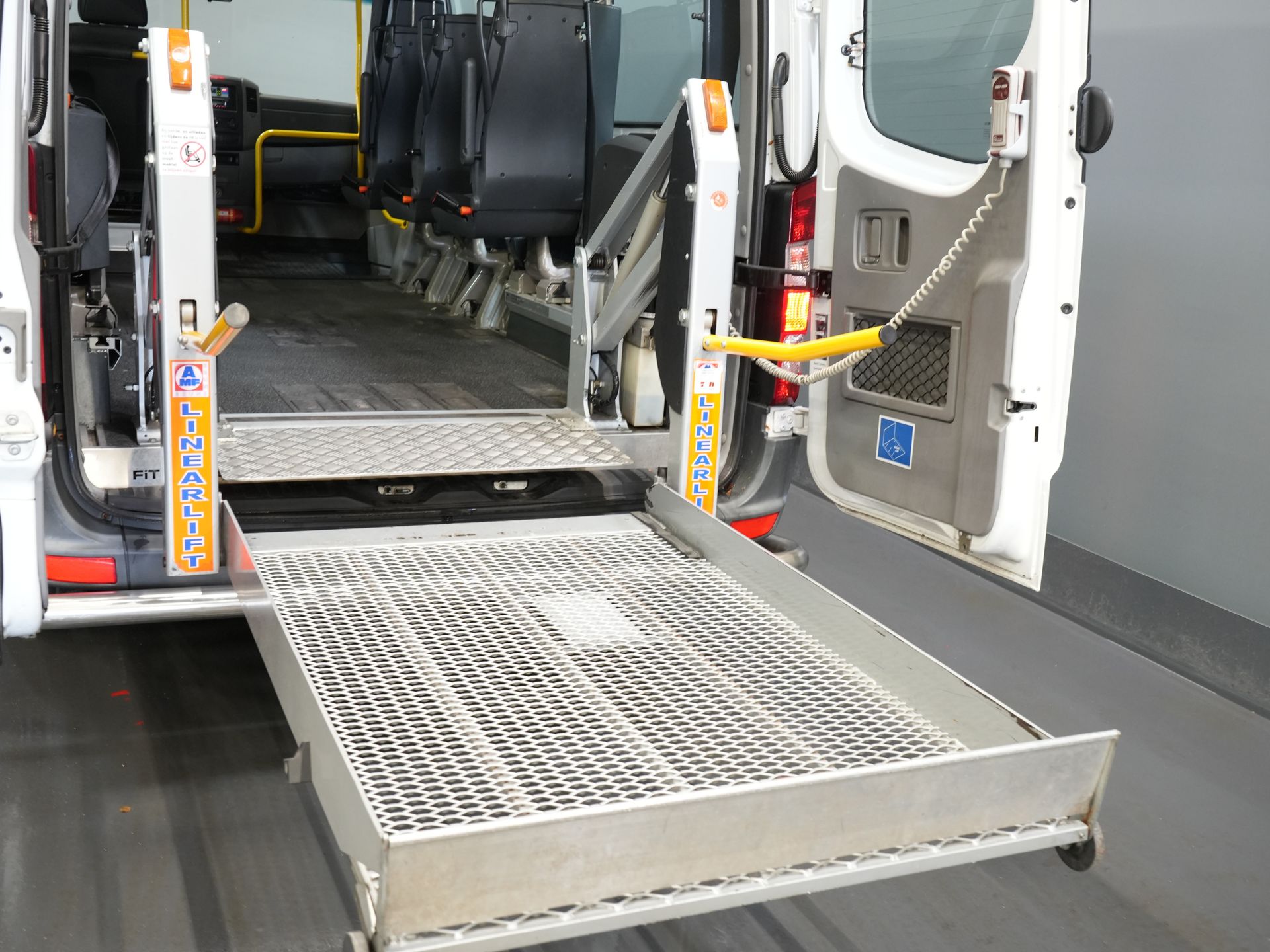 Mercedes-Benz Sprinter Passenger Transport 313 2.2 CDI L2H2 €9,922 Incl. VAT BPM FREE! EXPORT Combi/ 9 persons/ Kombi/ 9P/ Airco/ Wheelchair lift