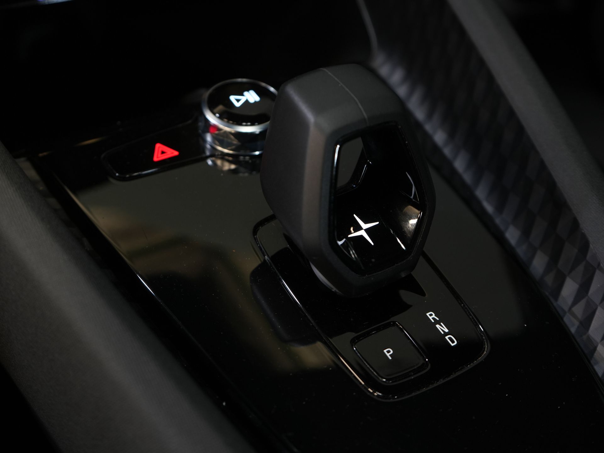 Polestar 2 Berline Long Range 78 kWh 551 km WLTP 94% SOH LED/ Adapt.Cruise/ Mémoire/ Sièges chauffants/ Carplay/ Navigation/ Climatisation