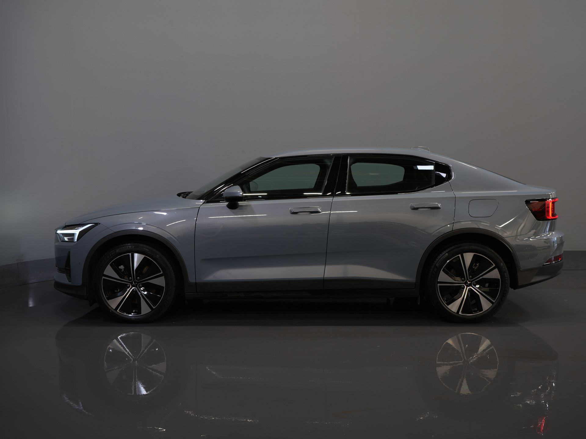 Polestar 2 Berline Long Range 78 kWh 551 km WLTP 94% SOH LED/ Adapt.Cruise/ Mémoire/ Sièges chauffants/ Carplay/ Navigation/ Climatisation