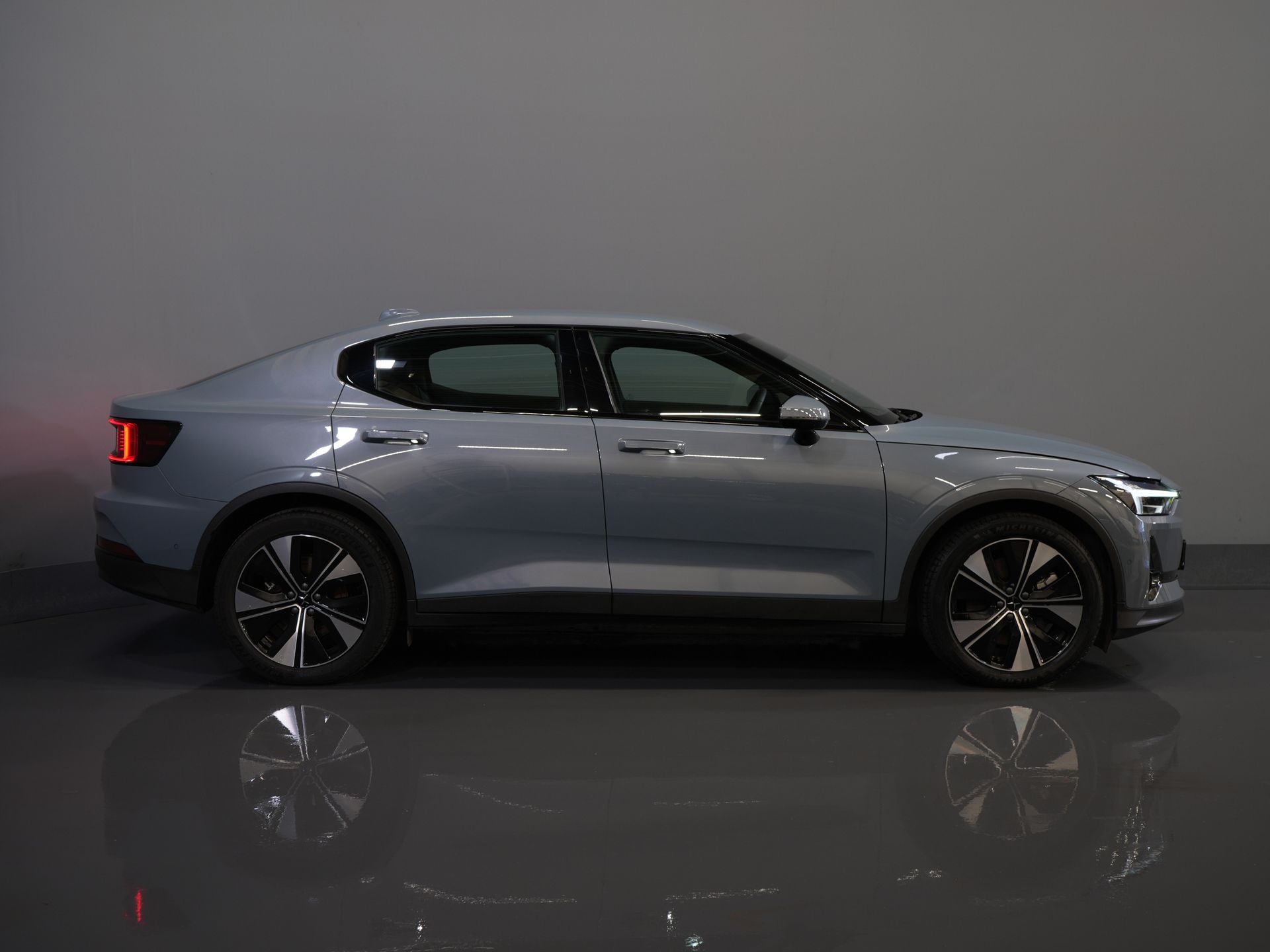 Polestar 2 Berline Long Range 78 kWh 551 km WLTP 94% SOH LED/ Adapt.Cruise/ Mémoire/ Sièges chauffants/ Carplay/ Navigation/ Climatisation