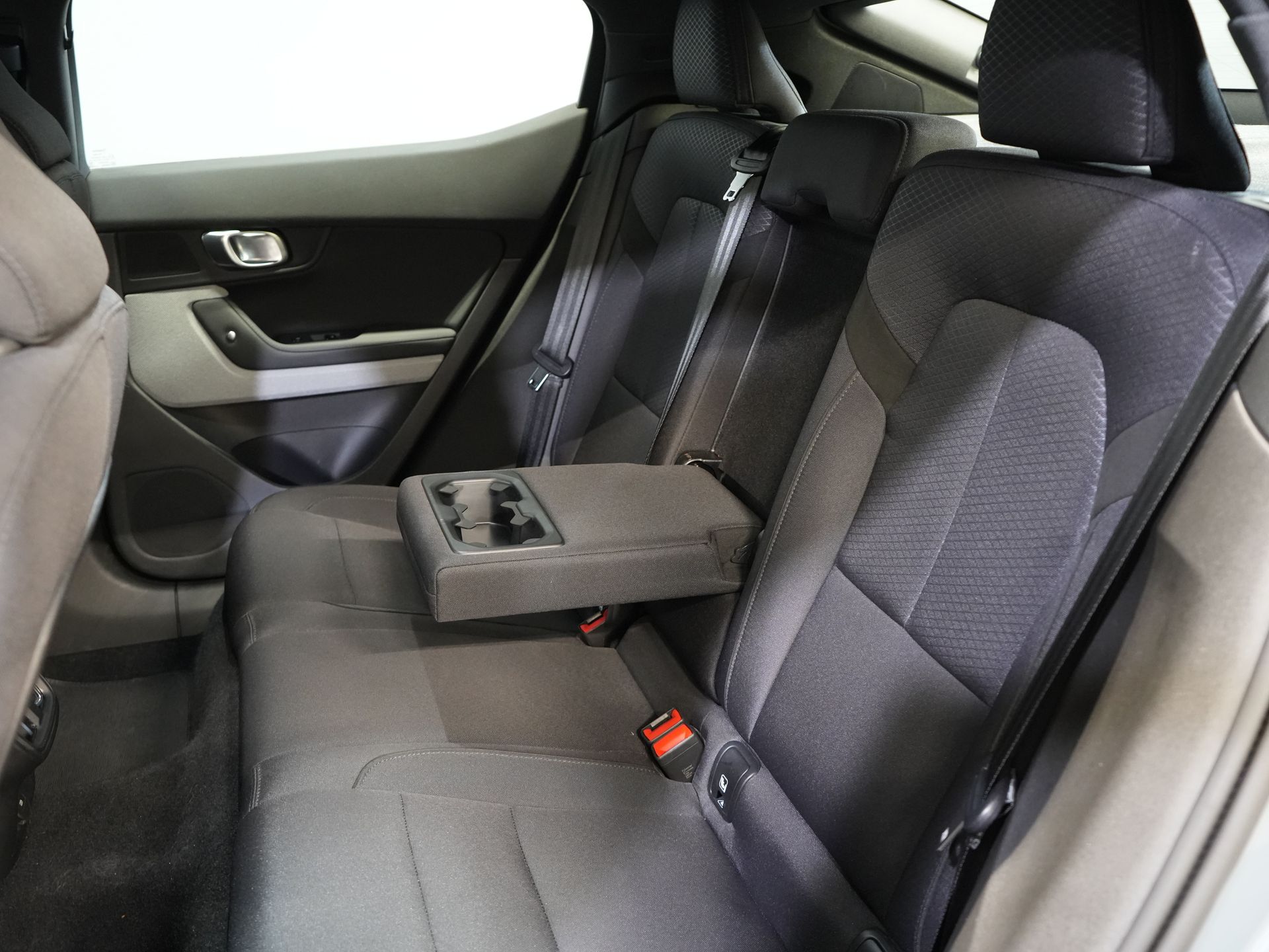 Polestar 2 Berline Long Range 78 kWh 551 km WLTP 94% SOH LED/ Adapt.Cruise/ Mémoire/ Sièges chauffants/ Carplay/ Navigation/ Climatisation