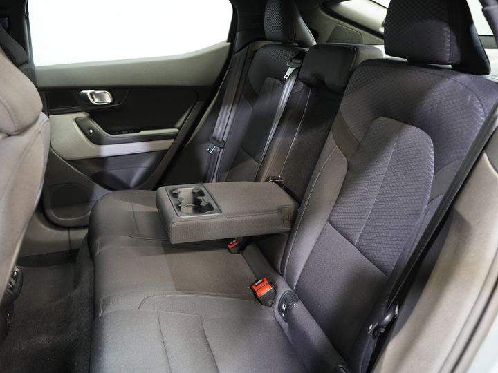 Polestar 2 Berline Long Range 78 kWh 551 km WLTP 94% SOH LED/ Adapt.Cruise/ Mémoire/ Sièges chauffants/ Carplay/ Navigation/ Climatisation