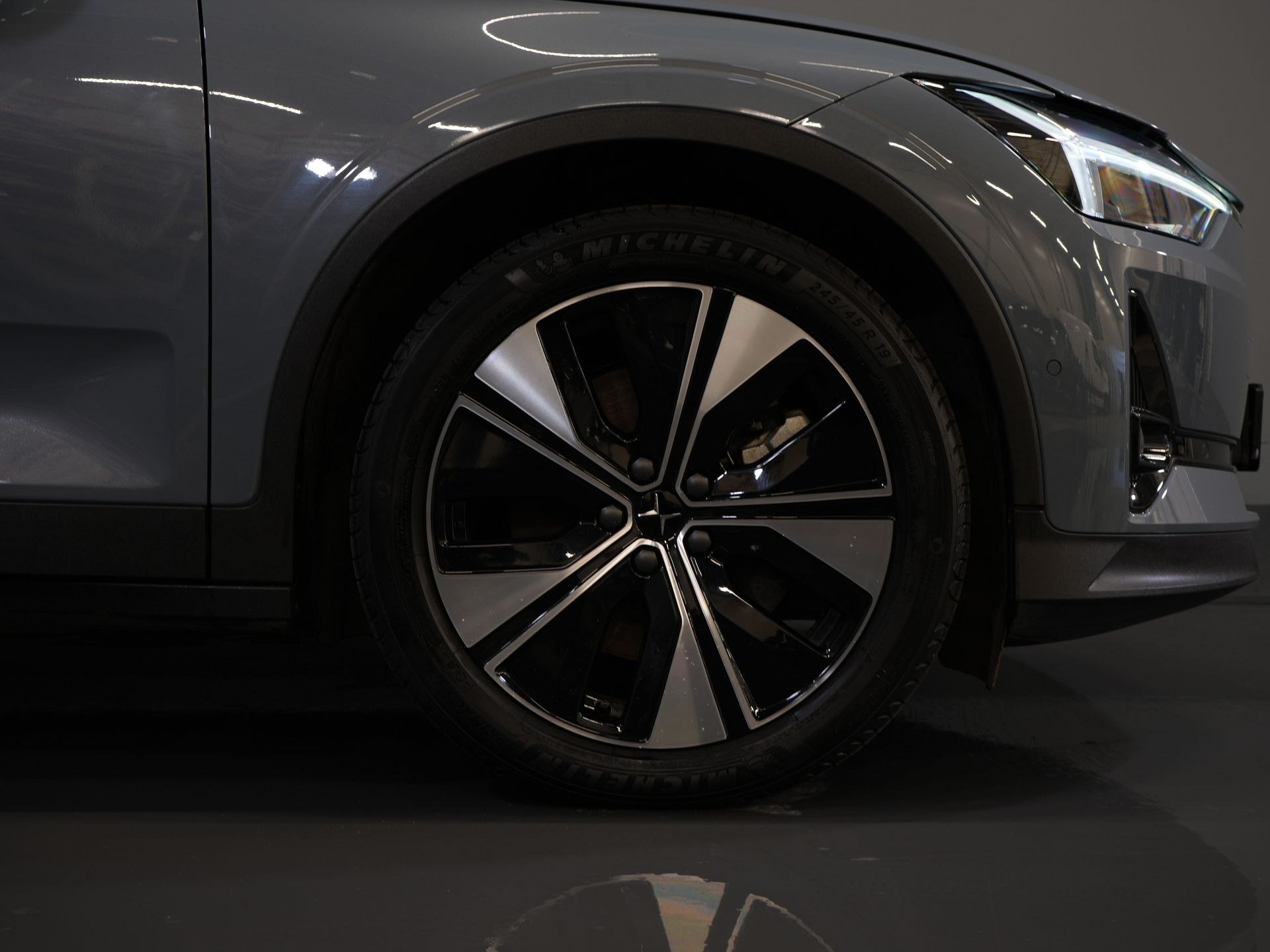 Polestar 2 Berline Long Range 78 kWh 551 km WLTP 94% SOH LED/ Adapt.Cruise/ Mémoire/ Sièges chauffants/ Carplay/ Navigation/ Climatisation