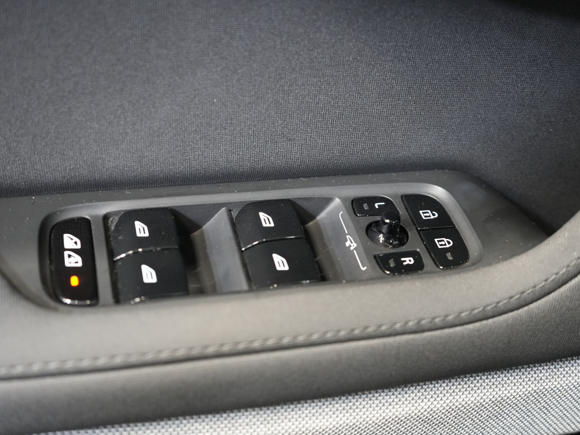 Polestar 2 Berline Long Range 78 kWh 551 km WLTP 94% SOH LED/ Adapt.Cruise/ Mémoire/ Sièges chauffants/ Carplay/ Navigation/ Climatisation