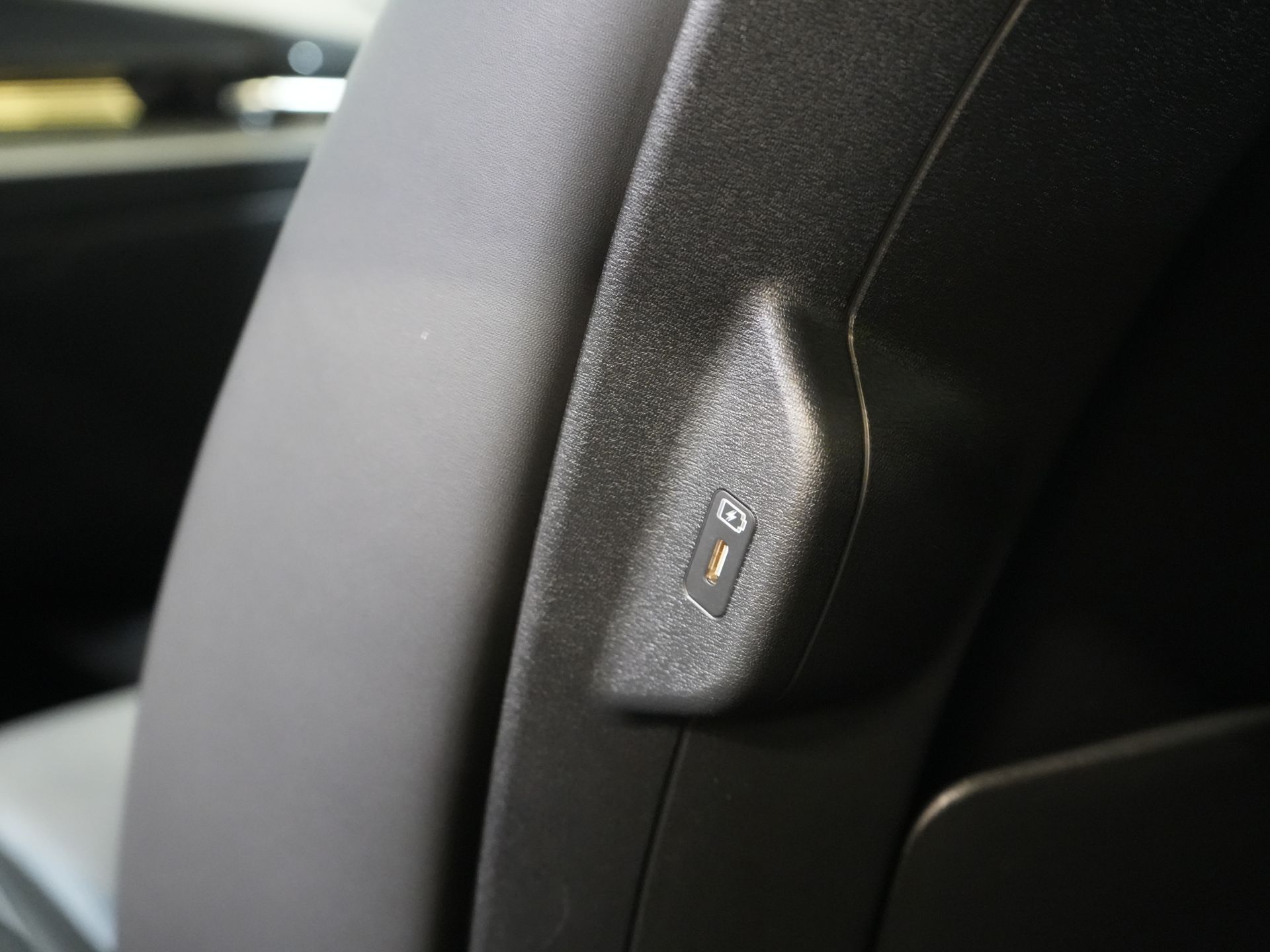 Kia Niro SUV 1.6 GDi PHEV Executive Line Harman Kardon/ Stoelvent./ 18