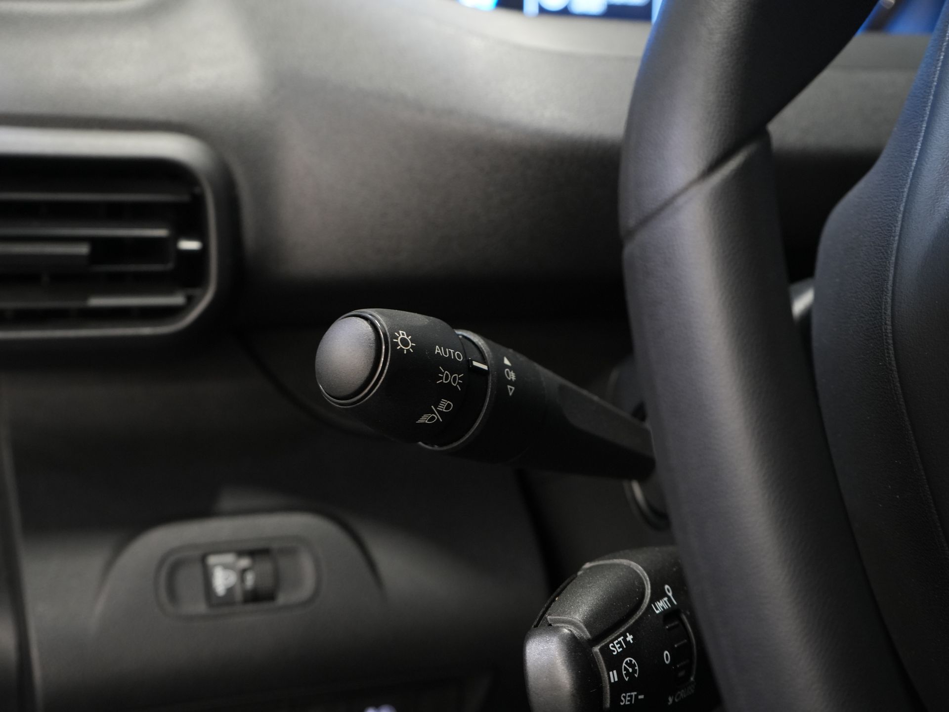 Peugeot e-Partner Van 50 kWh 280 km WLTP Încălzire stand/ Încărcător rapid/ DAB/ Cruise/ Aer condiționat