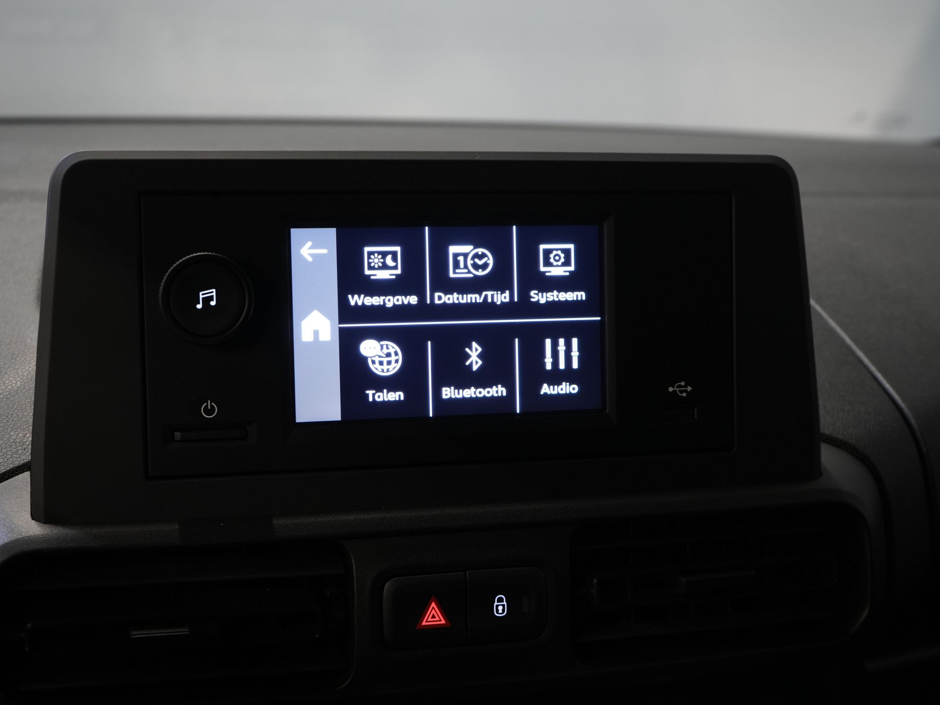 Peugeot e-Partner Van 50 kWh 280 km WLTP Încălzire stand/ Încărcător rapid/ DAB/ Cruise/ Aer condiționat