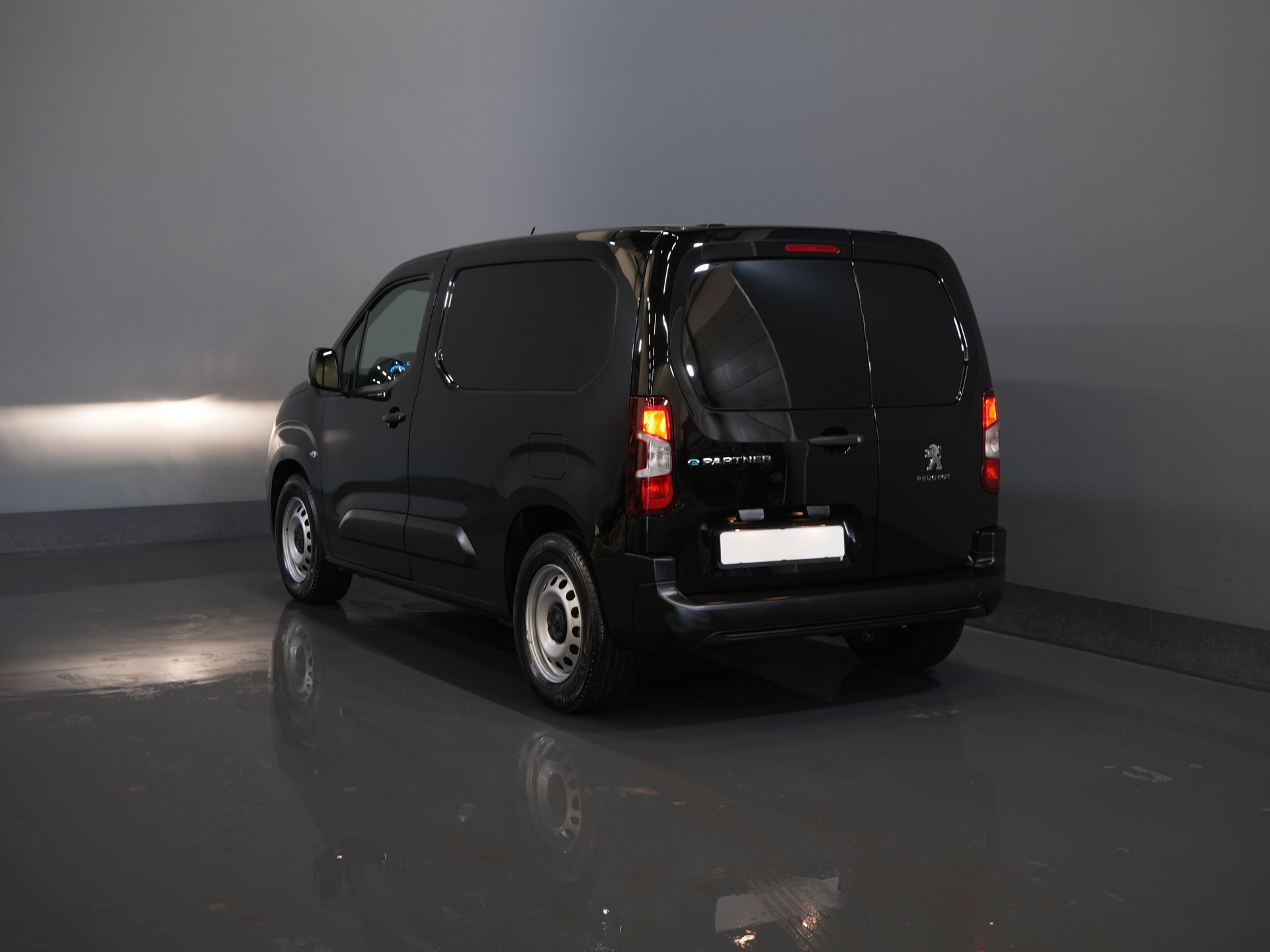 Peugeot e-Partner Van 50 kWh 280 km WLTP Încălzire stand/ Încărcător rapid/ DAB/ Cruise/ Aer condiționat