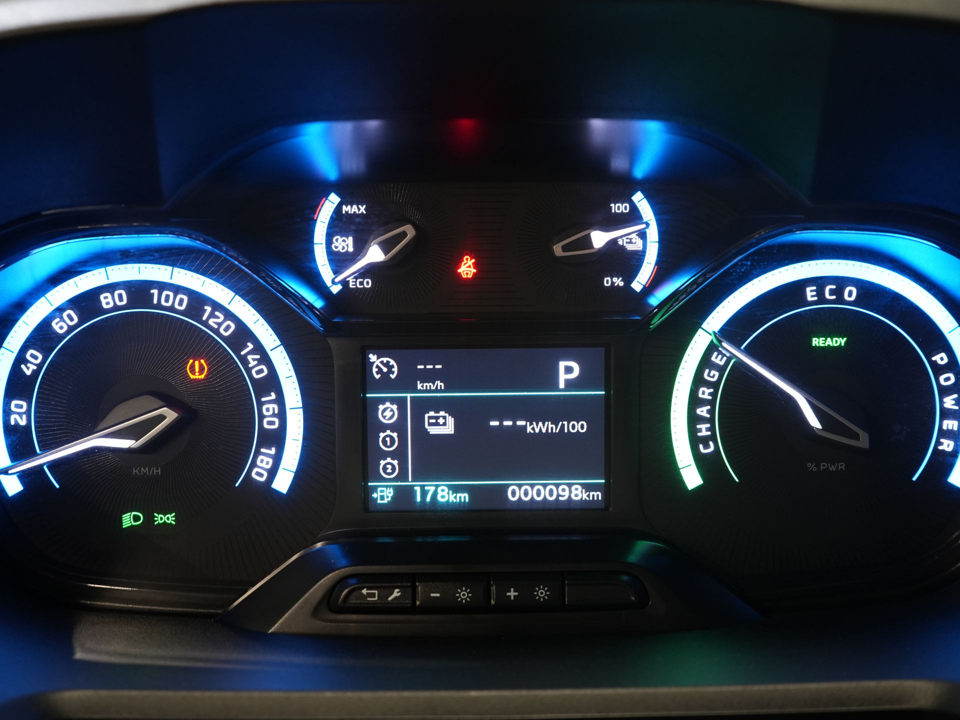 Peugeot e-Partner Van 50 kWh 280 km WLTP Încălzire stand/ Încărcător rapid/ DAB/ Cruise/ Aer condiționat