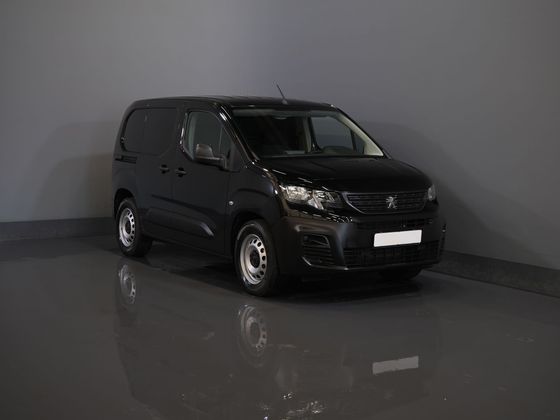 Peugeot e-Partner Van 50 kWh 280 km WLTP Încălzire stand/ Încărcător rapid/ DAB/ Cruise/ Aer condiționat