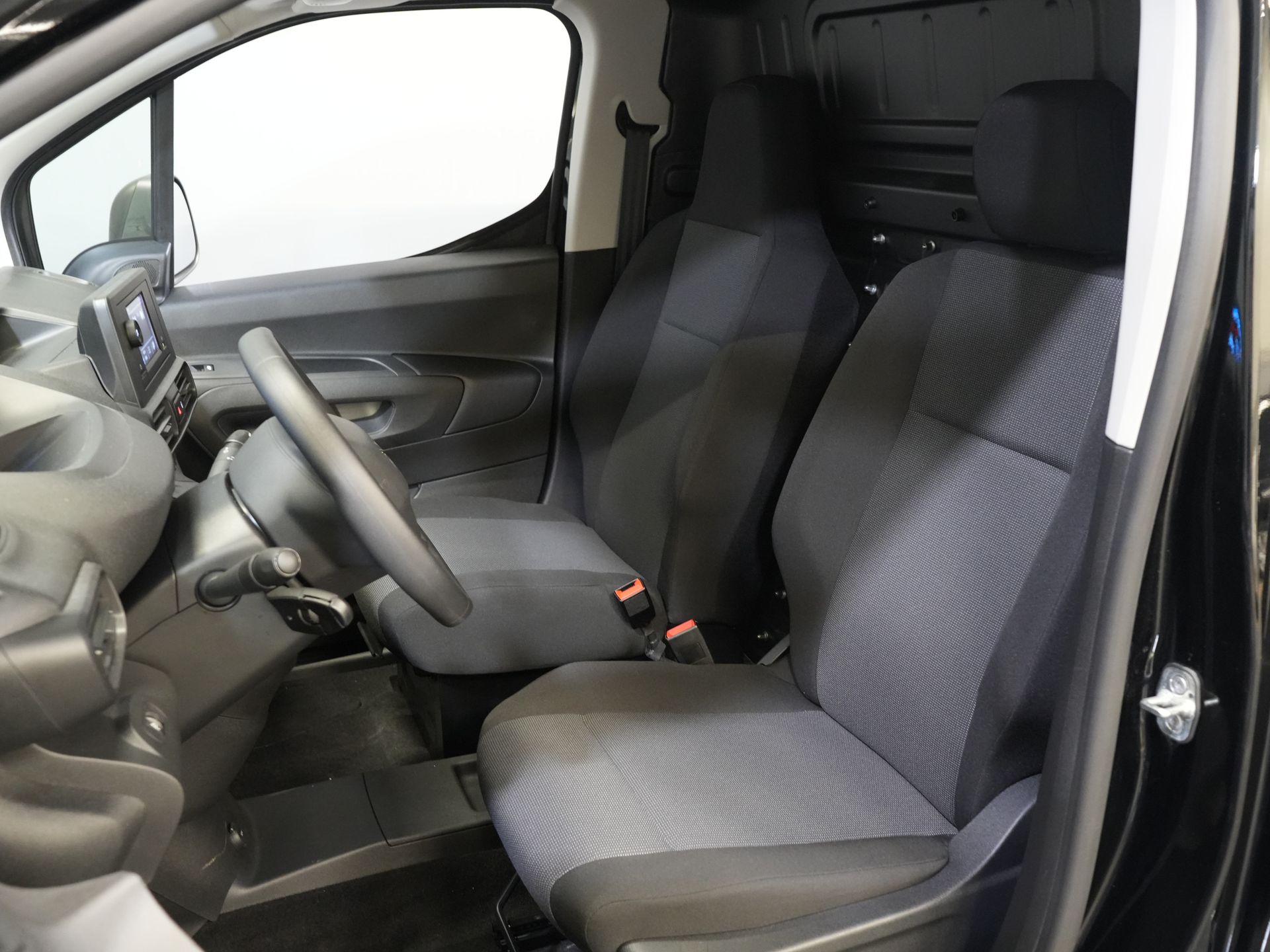 Peugeot e-Partner Van 50 kWh 280 km WLTP Încălzire stand/ Încărcător rapid/ DAB/ Cruise/ Aer condiționat