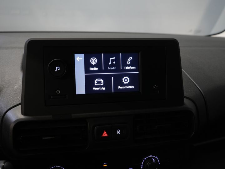 Peugeot e-Partner Van 50 kWh 280 km WLTP Încălzire stand/ Încărcător rapid/ DAB/ Cruise/ Aer condiționat