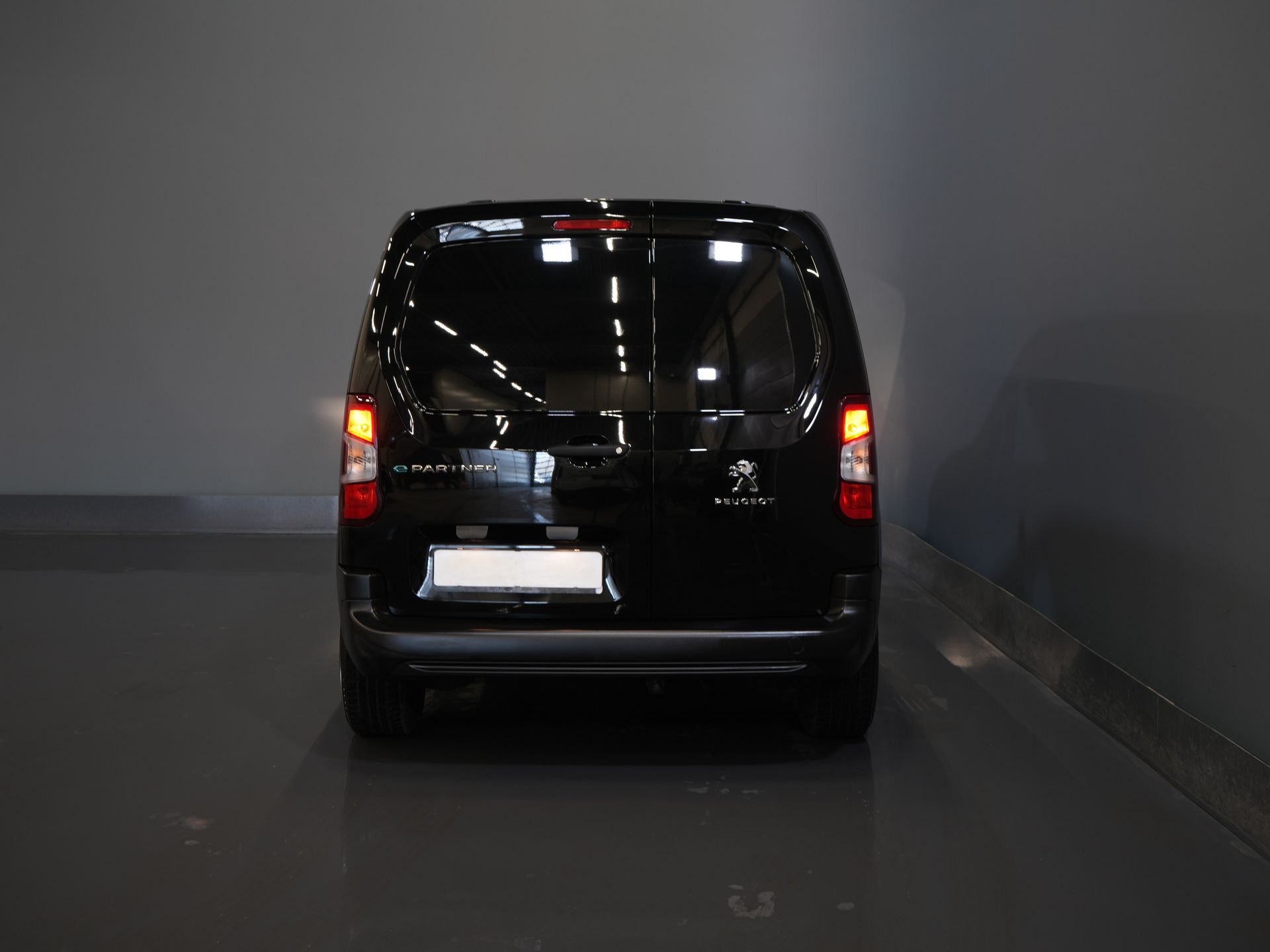 Peugeot e-Partner Van 50 kWh 280 km WLTP Încălzire stand/ Încărcător rapid/ DAB/ Cruise/ Aer condiționat
