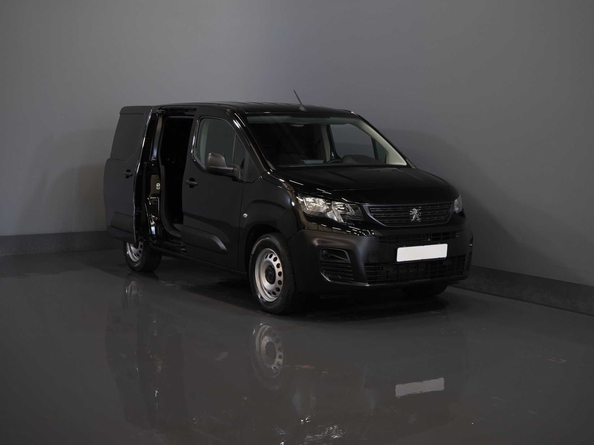 Peugeot e-Partner Van 50 kWh 280 km WLTP Încălzire stand/ Încărcător rapid/ DAB/ Cruise/ Aer condiționat