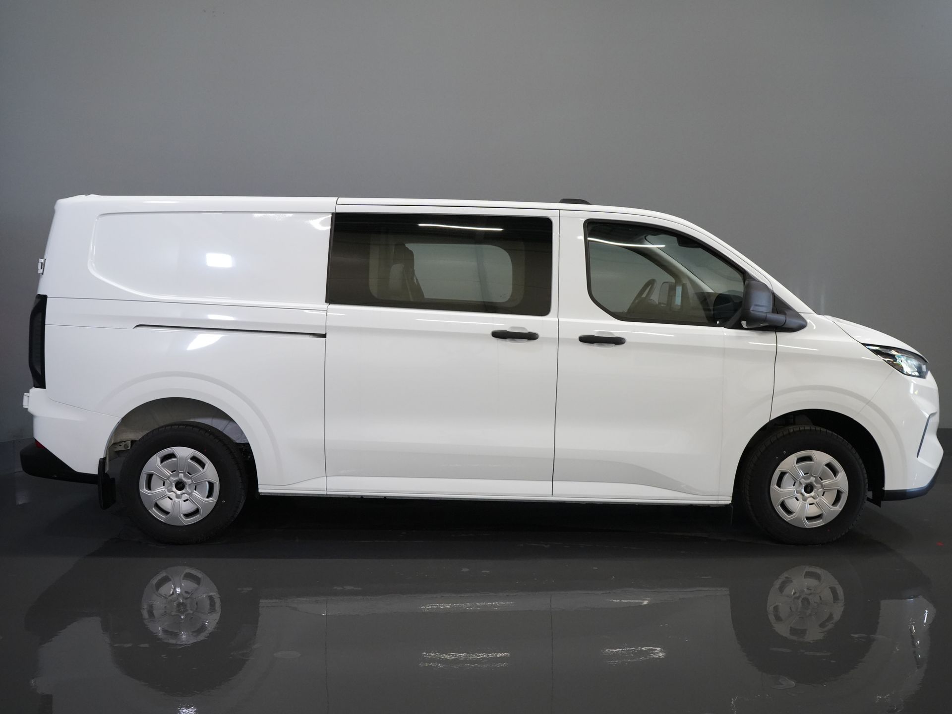 Ford Transit Custom Van 320 2.0 TDCI 136 hp L2 Trend BPM FREE! DC Double Cab/ 5 years/200,000 km Warranty/ Carplay/ Climate/ Camera/ PDC/ Cruise
