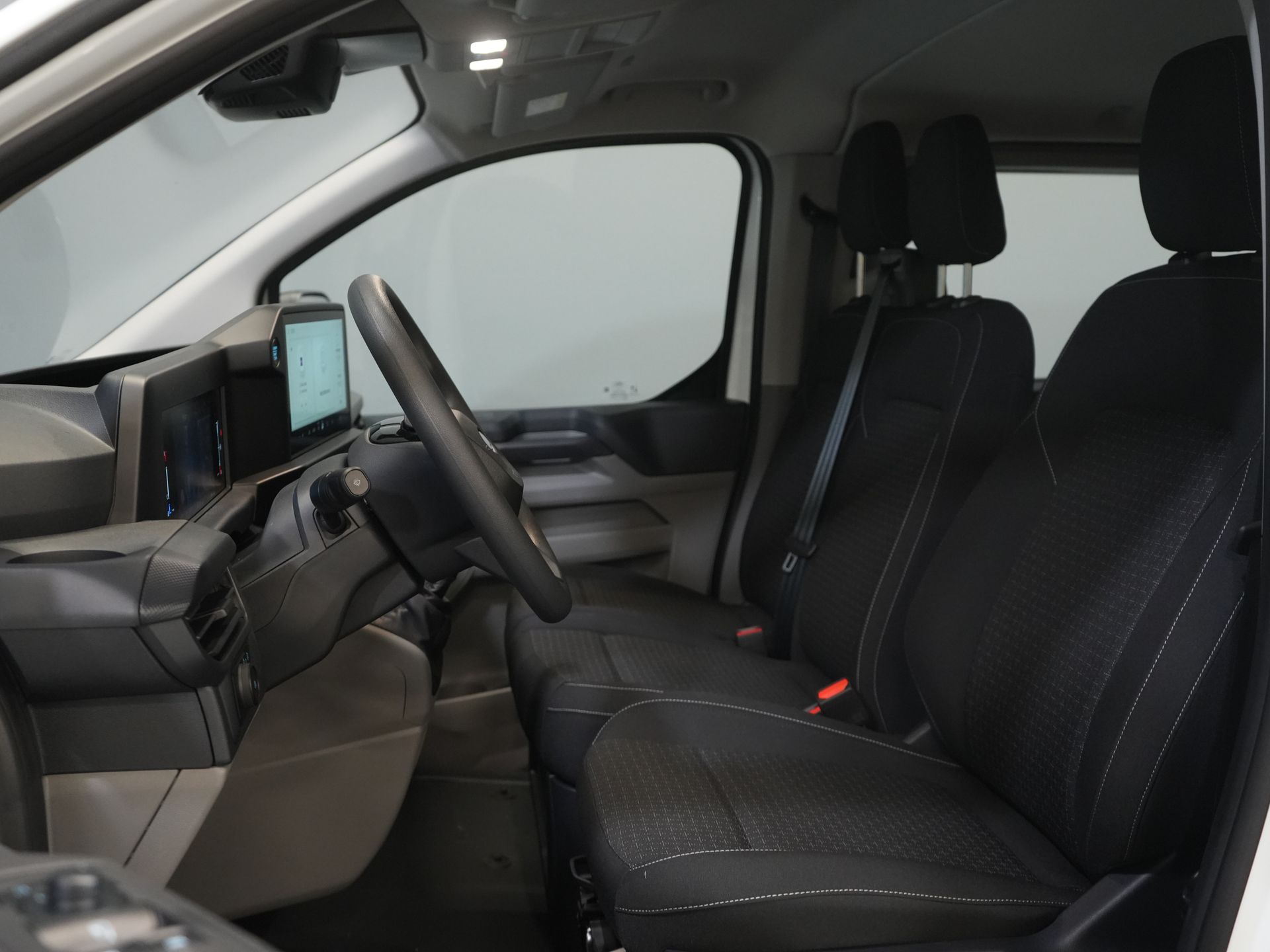 Ford Transit Custom Van 320 2.0 TDCI 136 hp L2 Trend BPM FREE! DC Double Cab/ 5 years/200,000 km Warranty/ Carplay/ Climate/ Camera/ PDC/ Cruise