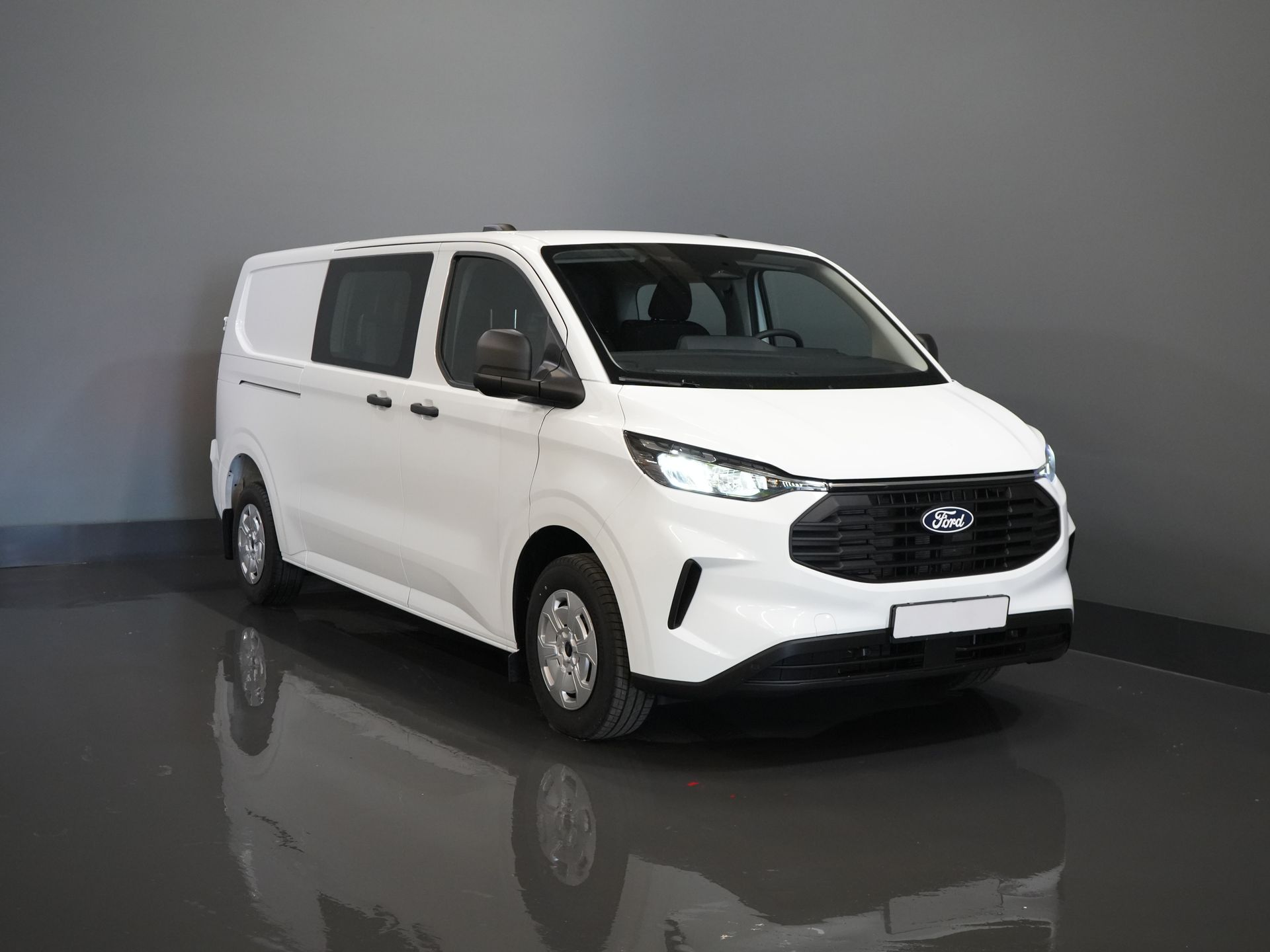 Ford Transit Custom Van 320 2.0 TDCI 136 hp L2 Trend BPM FREE! DC Double Cab/ 5 years/200,000 km Warranty/ Carplay/ Climate/ Camera/ PDC/ Cruise