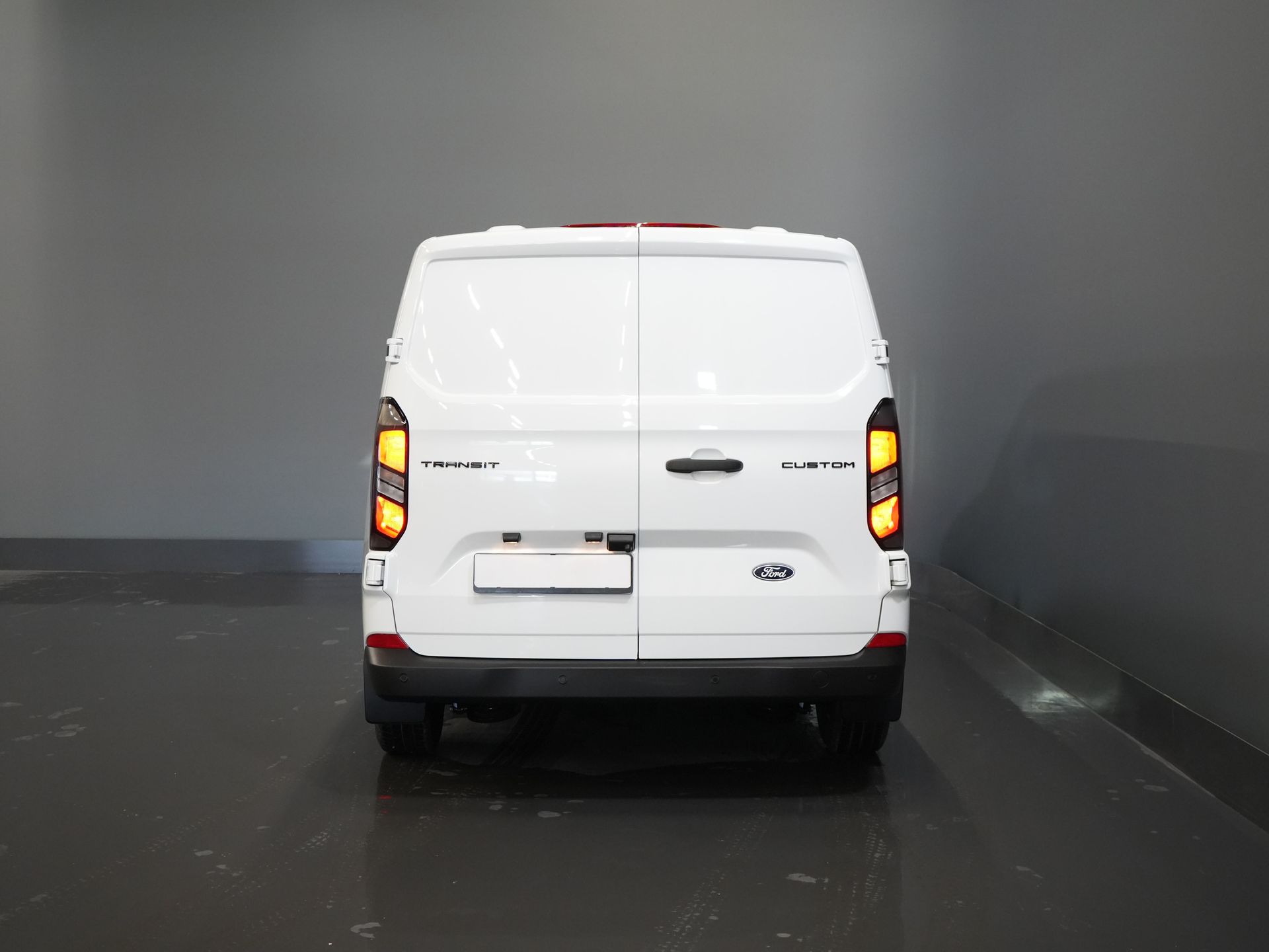 Ford Transit Custom Van 320 2.0 TDCI 136 hp L2 Trend BPM FREE! DC Double Cab/ 5 years/200,000 km Warranty/ Carplay/ Climate/ Camera/ PDC/ Cruise