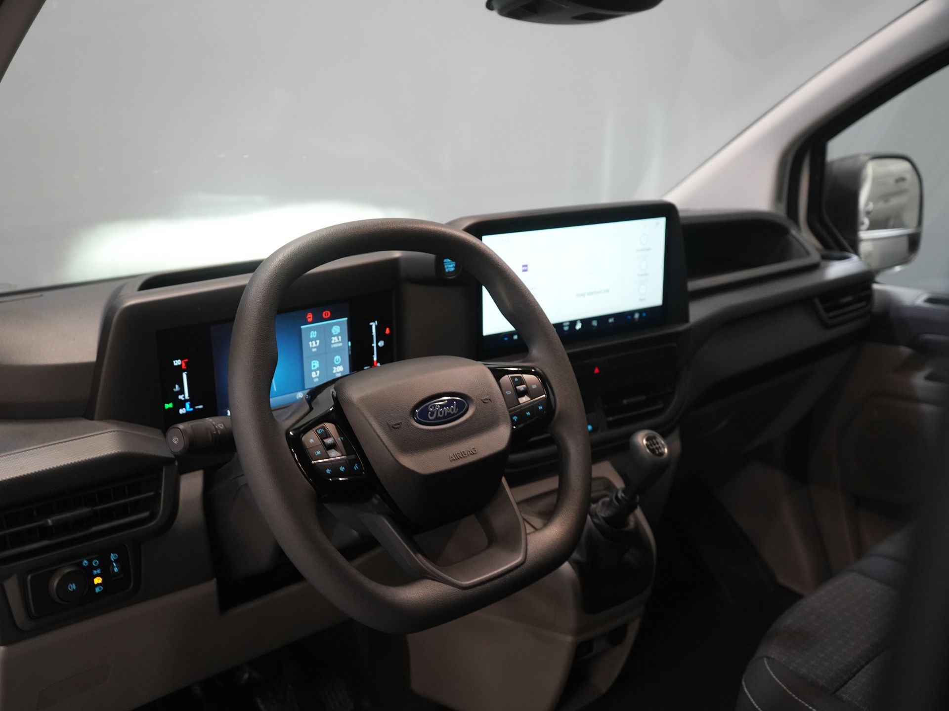 Ford Transit Custom Van 320 2.0 TDCI 136 hp L2 Trend BPM FREE! DC Double Cab/ 5 years/200,000 km Warranty/ Carplay/ Climate/ Camera/ PDC/ Cruise