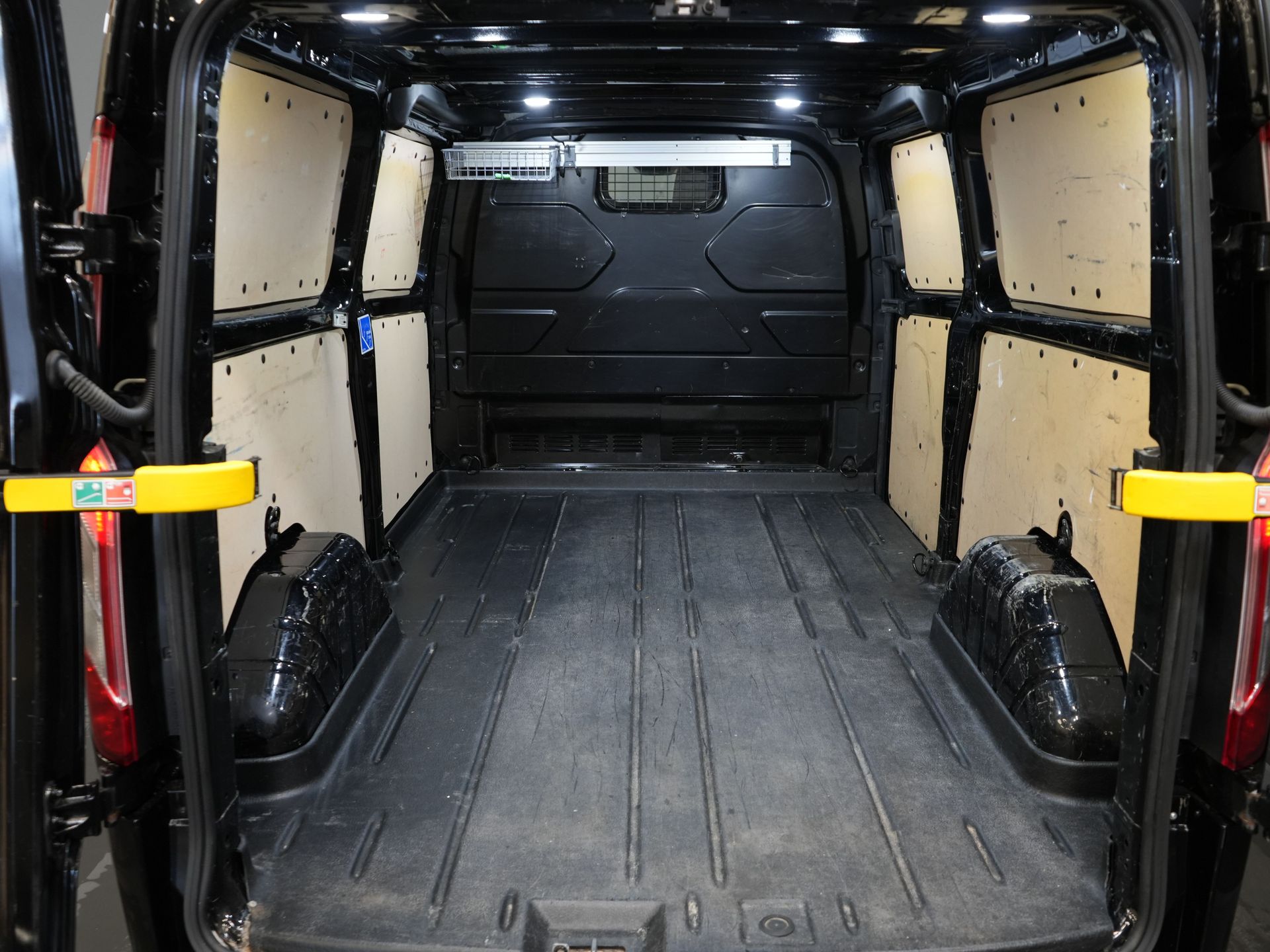 Ford Transit Custom Van 2.0 TDCI 130 CP Aut. L2 Bi-Xenon/ Încălzire scaune/ Încălzire stand/ Cameră/ Cruise/ LMV/ PDC