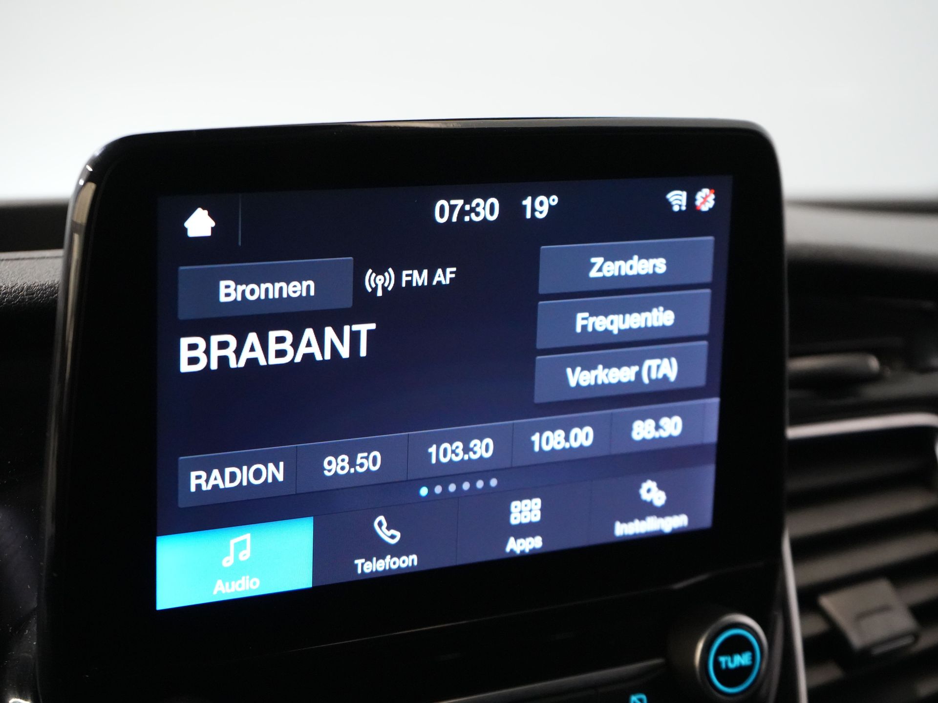 Ford Transit Custom Van 2.0 TDCI 130 CP Aut. L2 Bi-Xenon/ Încălzire scaune/ Încălzire stand/ Cameră/ Cruise/ LMV/ PDC